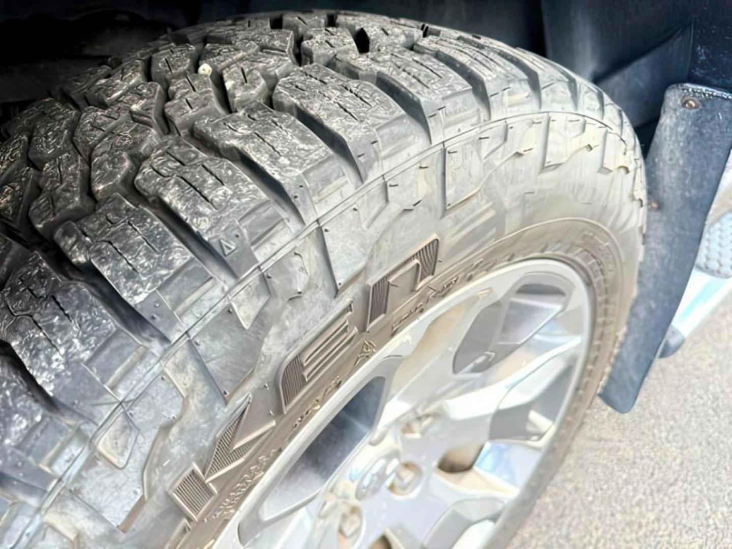 2017 BLACK /LEATHER Ram 1500 (1C6RR7PT3HS) with an 57 engine, Automatic transmission, located at 1175 N Woodruff Ave, Idaho Falls, ID, 83401, 43.506901, -111.999657 - At Timberline Auto, finding a great deal on your next vehicle is always easy! Our experienced sales staff's goal is to help find you the right vehicle at the right price! Our knowledgeable finance department has options for almost any credit score. We offer extended service contract options to prote - Photo#10