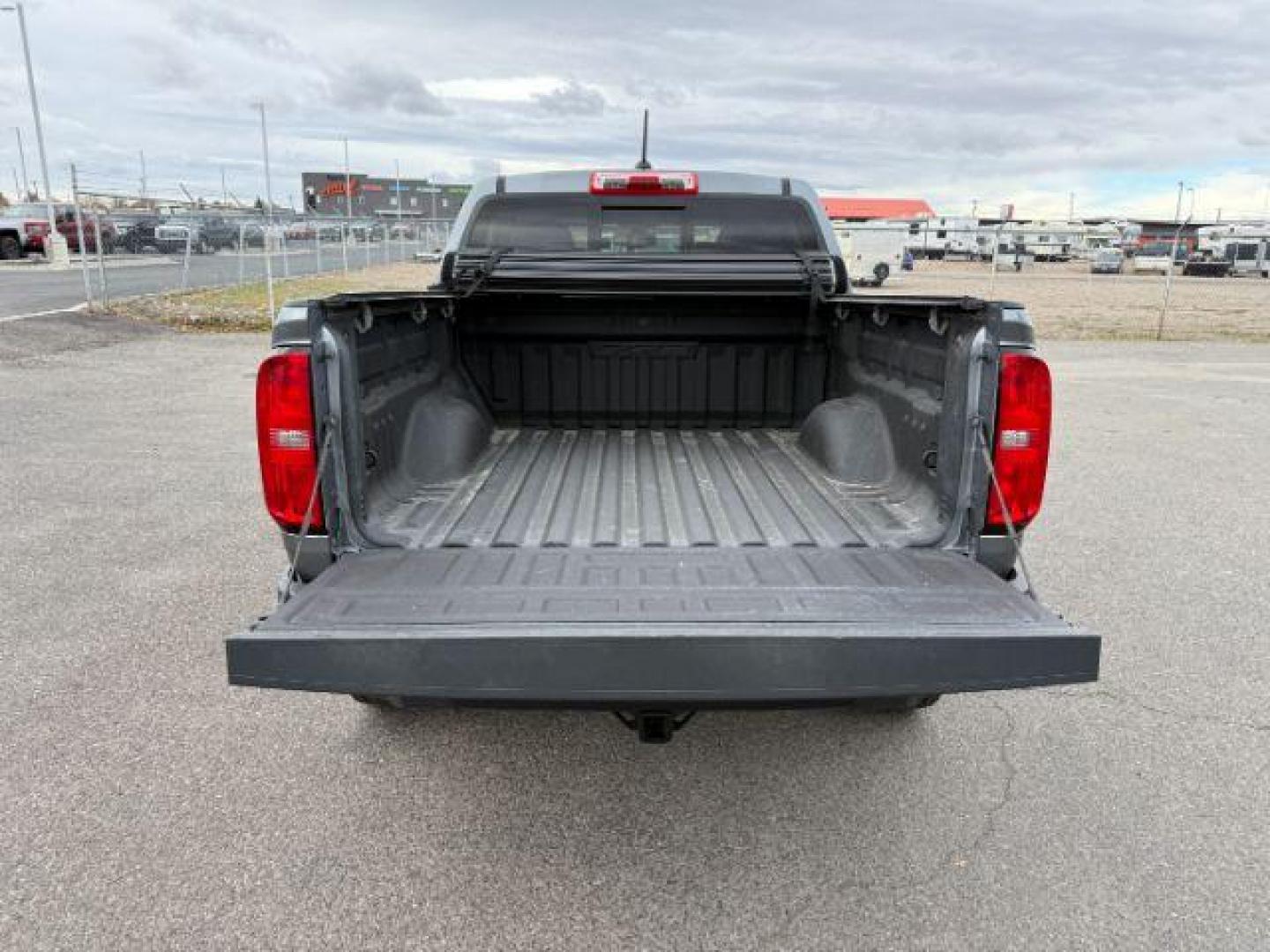 2021 GRAY /Jet Black Chevrolet Colorado (1GCGTEEN9M1) with an 36L V-6 gasoline direct injection engine, Automatic transmission, located at 1175 N Woodruff Ave, Idaho Falls, ID, 83401, 43.506901, -111.999657 - At Timberline Auto, finding a great deal on your next vehicle is always easy! Our experienced sales staff's goal is to help find you the right vehicle at the right price! Our knowledgeable finance department has options for almost any credit score. We offer extended service contract options to prote - Photo#30