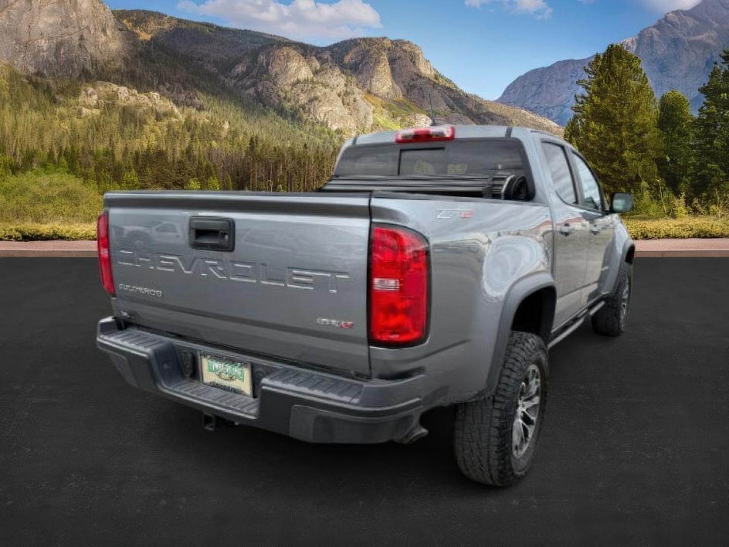 2021 GRAY /Jet Black Chevrolet Colorado (1GCGTEEN9M1) with an 36L V-6 gasoline direct injection engine, Automatic transmission, located at 1175 N Woodruff Ave, Idaho Falls, ID, 83401, 43.506901, -111.999657 - At Timberline Auto, finding a great deal on your next vehicle is always easy! Our experienced sales staff's goal is to help find you the right vehicle at the right price! Our knowledgeable finance department has options for almost any credit score. We offer extended service contract options to prote - Photo#6