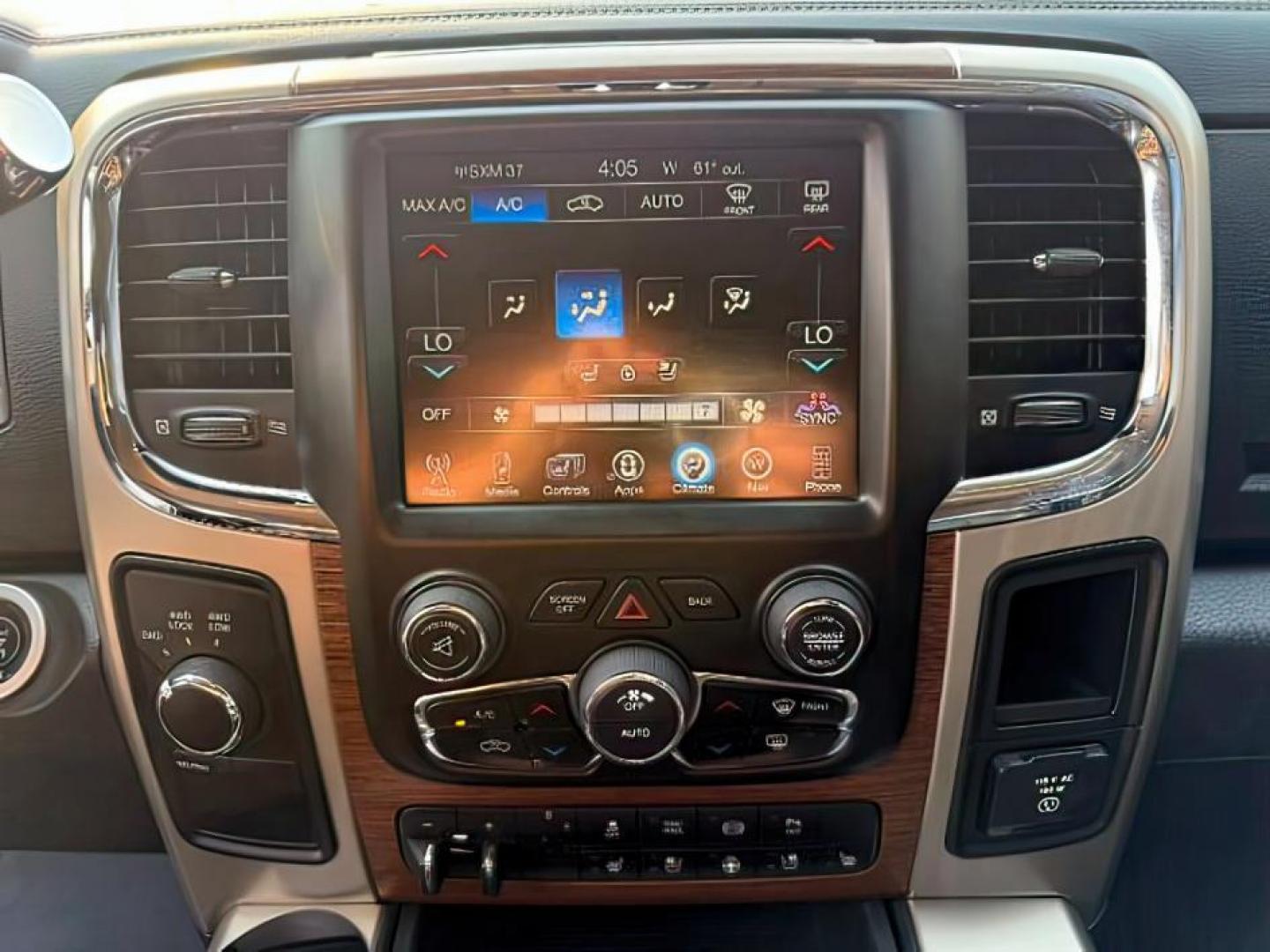2015 Black Clearcoat /Black Ram 2500 (3C6UR5KL0FG) with an Cummins 67L I-6 diesel direct injection engine, Automatic transmission, located at 1175 N Woodruff Ave, Idaho Falls, ID, 83401, 43.506901, -111.999657 - At Timberline Auto, finding a great deal on your next vehicle is always easy! Our experienced sales staff's goal is to help find you the right vehicle at the right price! Our knowledgeable finance department has options for almost any credit score. We offer extended service contract options to prote - Photo#14