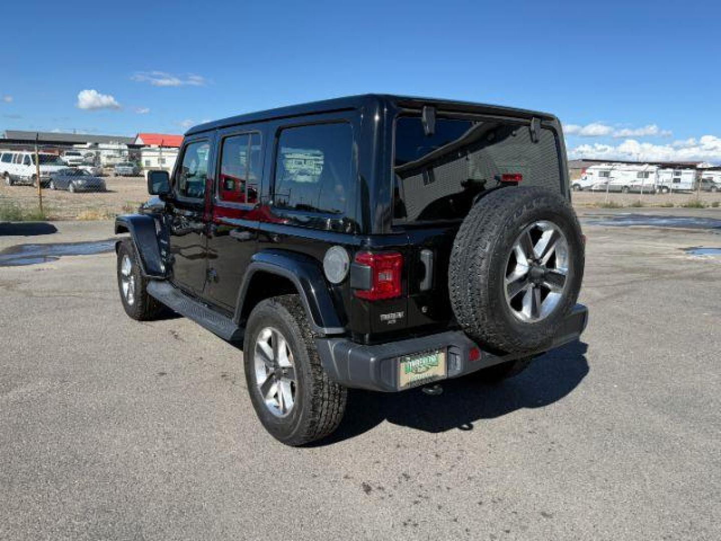2019 BLACK /CLOTH Jeep Wrangler Unlimited (1C4HJXEN6KW) with an 20 TURBO engine, Automatic transmission, located at 1175 N Woodruff Ave, Idaho Falls, ID, 83401, 43.506901, -111.999657 - At Timberline Auto, finding a great deal on your next vehicle is always easy! Our experienced sales staff's goal is to help find you the right vehicle at the right price! Our knowledgeable finance department has options for almost any credit score. We offer extended service contract options to prote - Photo#3