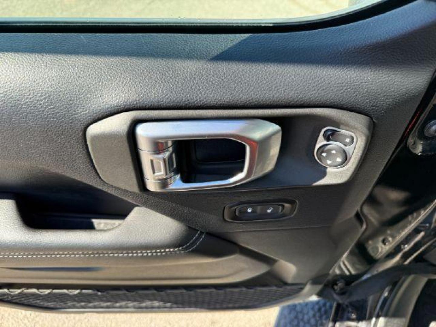 2019 BLACK /CLOTH Jeep Wrangler Unlimited (1C4HJXEN6KW) with an 20 TURBO engine, Automatic transmission, located at 1175 N Woodruff Ave, Idaho Falls, ID, 83401, 43.506901, -111.999657 - At Timberline Auto, finding a great deal on your next vehicle is always easy! Our experienced sales staff's goal is to help find you the right vehicle at the right price! Our knowledgeable finance department has options for almost any credit score. We offer extended service contract options to prote - Photo#19