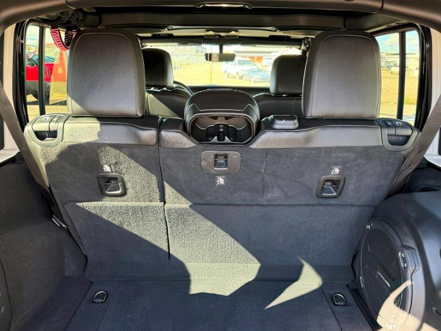 2019 BLACK /CLOTH Jeep Wrangler Unlimited (1C4HJXEN6KW) with an 20 TURBO engine, Automatic transmission, located at 1175 N Woodruff Ave, Idaho Falls, ID, 83401, 43.506901, -111.999657 - At Timberline Auto, finding a great deal on your next vehicle is always easy! Our experienced sales staff's goal is to help find you the right vehicle at the right price! Our knowledgeable finance department has options for almost any credit score. We offer extended service contract options to prote - Photo#5