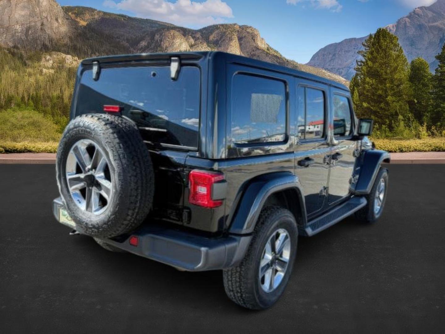 2019 BLACK /CLOTH Jeep Wrangler Unlimited (1C4HJXEN6KW) with an 20 TURBO engine, Automatic transmission, located at 1175 N Woodruff Ave, Idaho Falls, ID, 83401, 43.506901, -111.999657 - At Timberline Auto, finding a great deal on your next vehicle is always easy! Our experienced sales staff's goal is to help find you the right vehicle at the right price! Our knowledgeable finance department has options for almost any credit score. We offer extended service contract options to prote - Photo#6