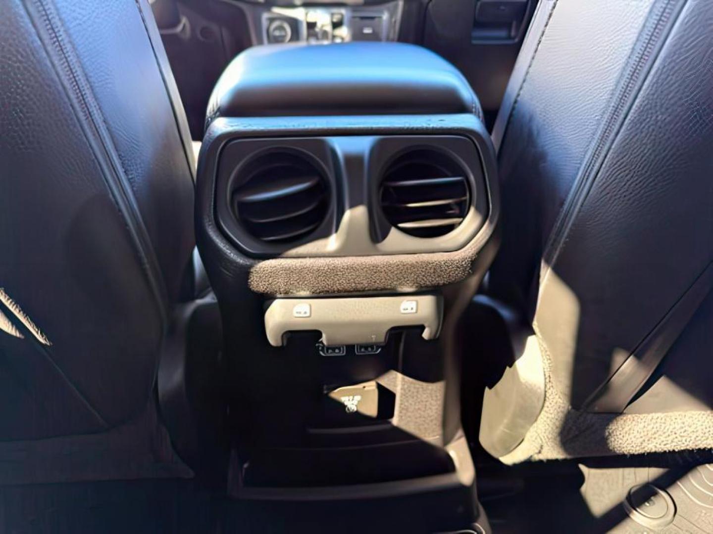 2019 BLACK /CLOTH Jeep Wrangler Unlimited (1C4HJXEN6KW) with an 20 TURBO engine, Automatic transmission, located at 1175 N Woodruff Ave, Idaho Falls, ID, 83401, 43.506901, -111.999657 - At Timberline Auto, finding a great deal on your next vehicle is always easy! Our experienced sales staff's goal is to help find you the right vehicle at the right price! Our knowledgeable finance department has options for almost any credit score. We offer extended service contract options to prote - Photo#20