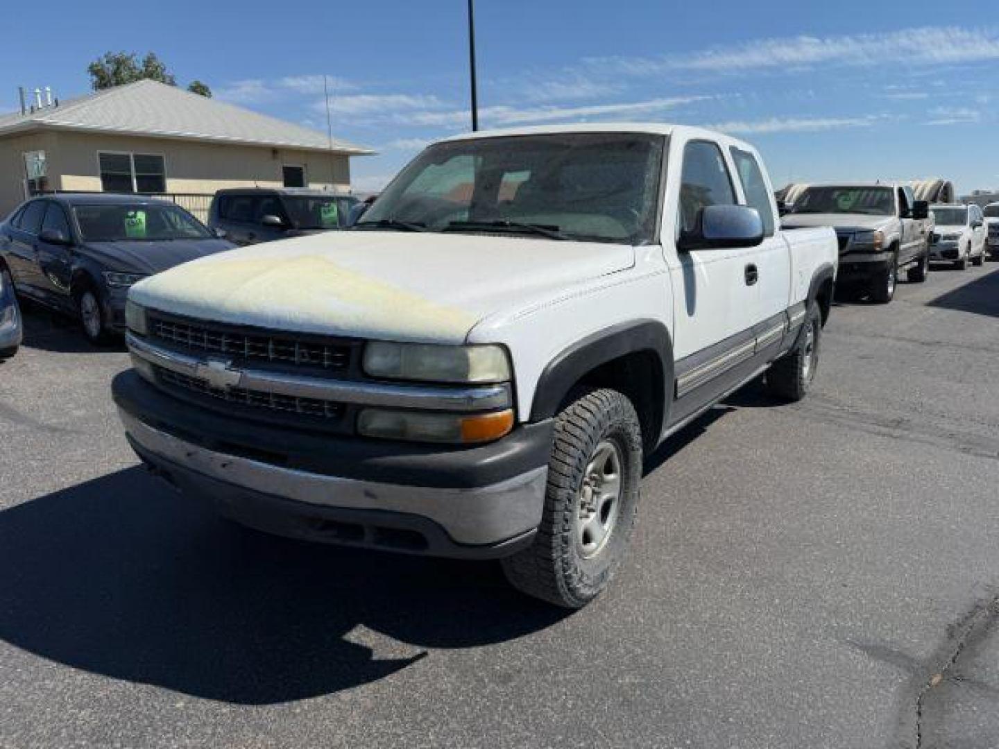 2000 Summit White /Graphite Chevrolet Silverado 1500 (1GCEK19V4YZ) with an Vortec 48L V-8 regular unleaded engine, Automatic transmission, located at 1175 N Woodruff Ave, Idaho Falls, ID, 83401, 43.506901, -111.999657 - At Timberline Auto, finding a great deal on your next vehicle is always easy! Our experienced sales staff's goal is to help find you the right vehicle at the right price! Our knowledgeable finance department has options for almost any credit score. We offer extended service contract options to prote - Photo#14