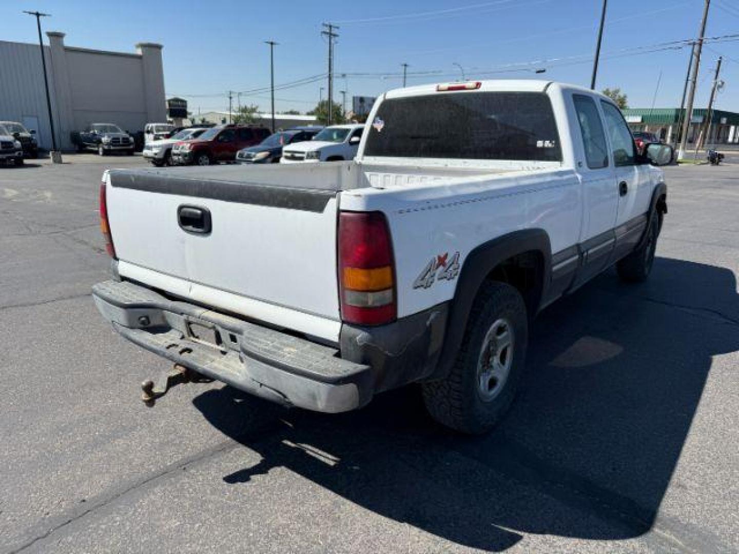 2000 Summit White /Graphite Chevrolet Silverado 1500 (1GCEK19V4YZ) with an Vortec 48L V-8 regular unleaded engine, Automatic transmission, located at 1175 N Woodruff Ave, Idaho Falls, ID, 83401, 43.506901, -111.999657 - At Timberline Auto, finding a great deal on your next vehicle is always easy! Our experienced sales staff's goal is to help find you the right vehicle at the right price! Our knowledgeable finance department has options for almost any credit score. We offer extended service contract options to prote - Photo#18