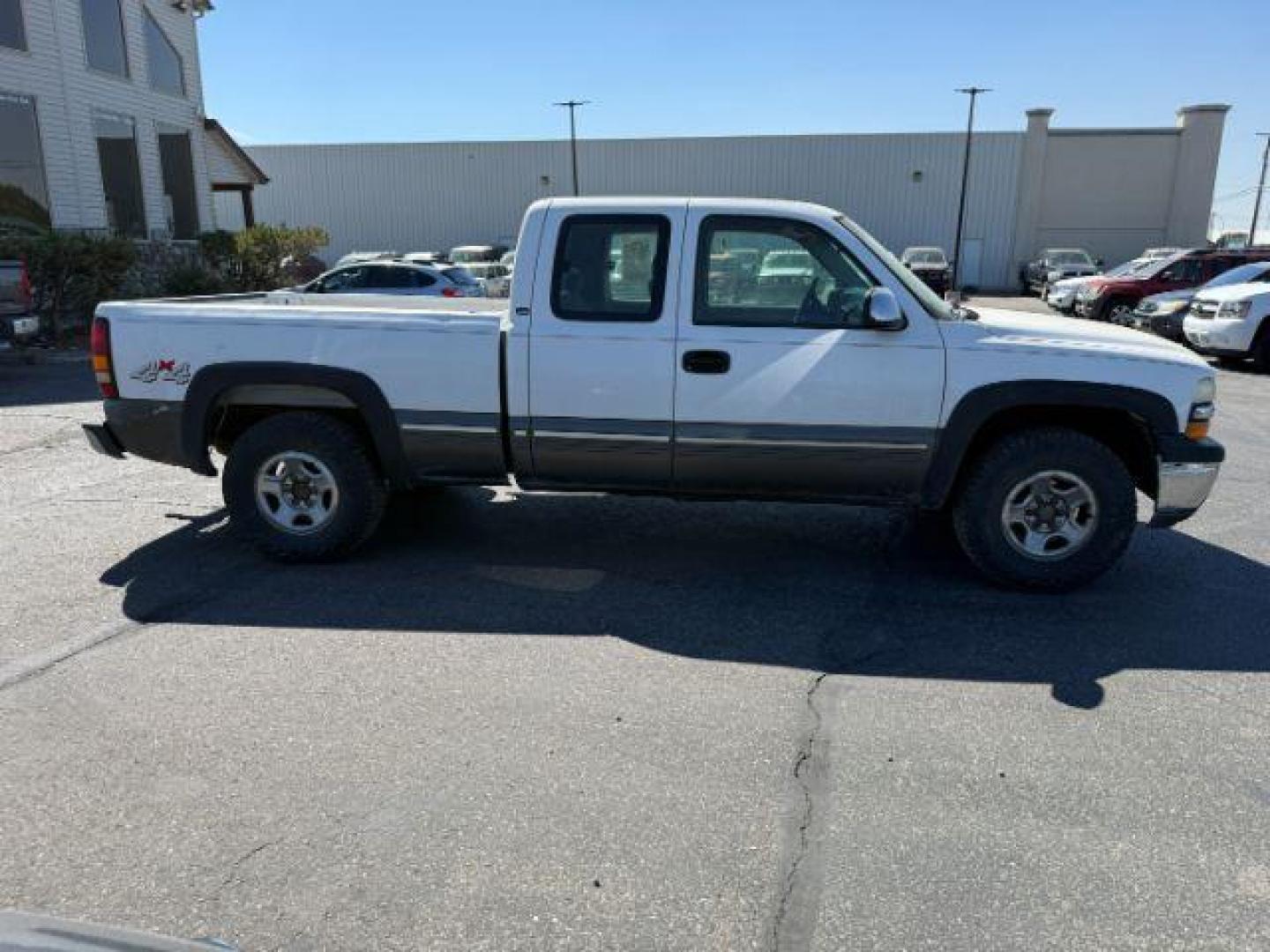 2000 Summit White /Graphite Chevrolet Silverado 1500 (1GCEK19V4YZ) with an Vortec 48L V-8 regular unleaded engine, Automatic transmission, located at 1175 N Woodruff Ave, Idaho Falls, ID, 83401, 43.506901, -111.999657 - At Timberline Auto, finding a great deal on your next vehicle is always easy! Our experienced sales staff's goal is to help find you the right vehicle at the right price! Our knowledgeable finance department has options for almost any credit score. We offer extended service contract options to prote - Photo#19