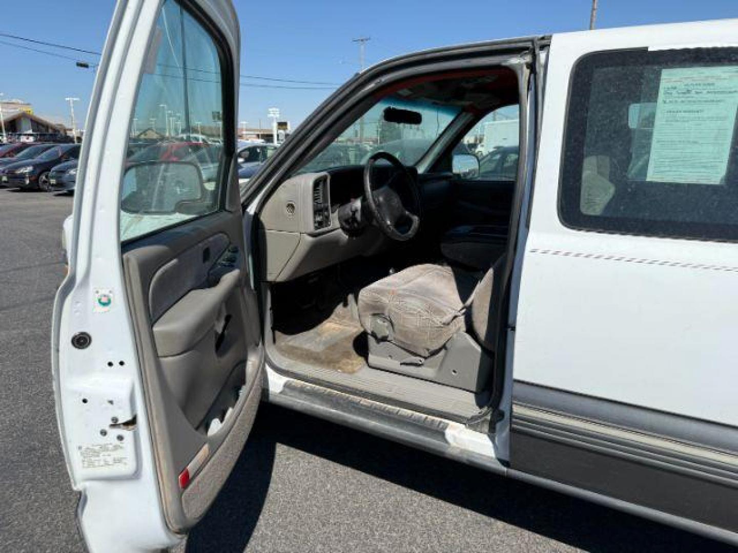 2000 Summit White /Graphite Chevrolet Silverado 1500 (1GCEK19V4YZ) with an Vortec 48L V-8 regular unleaded engine, Automatic transmission, located at 1175 N Woodruff Ave, Idaho Falls, ID, 83401, 43.506901, -111.999657 - At Timberline Auto, finding a great deal on your next vehicle is always easy! Our experienced sales staff's goal is to help find you the right vehicle at the right price! Our knowledgeable finance department has options for almost any credit score. We offer extended service contract options to prote - Photo#21
