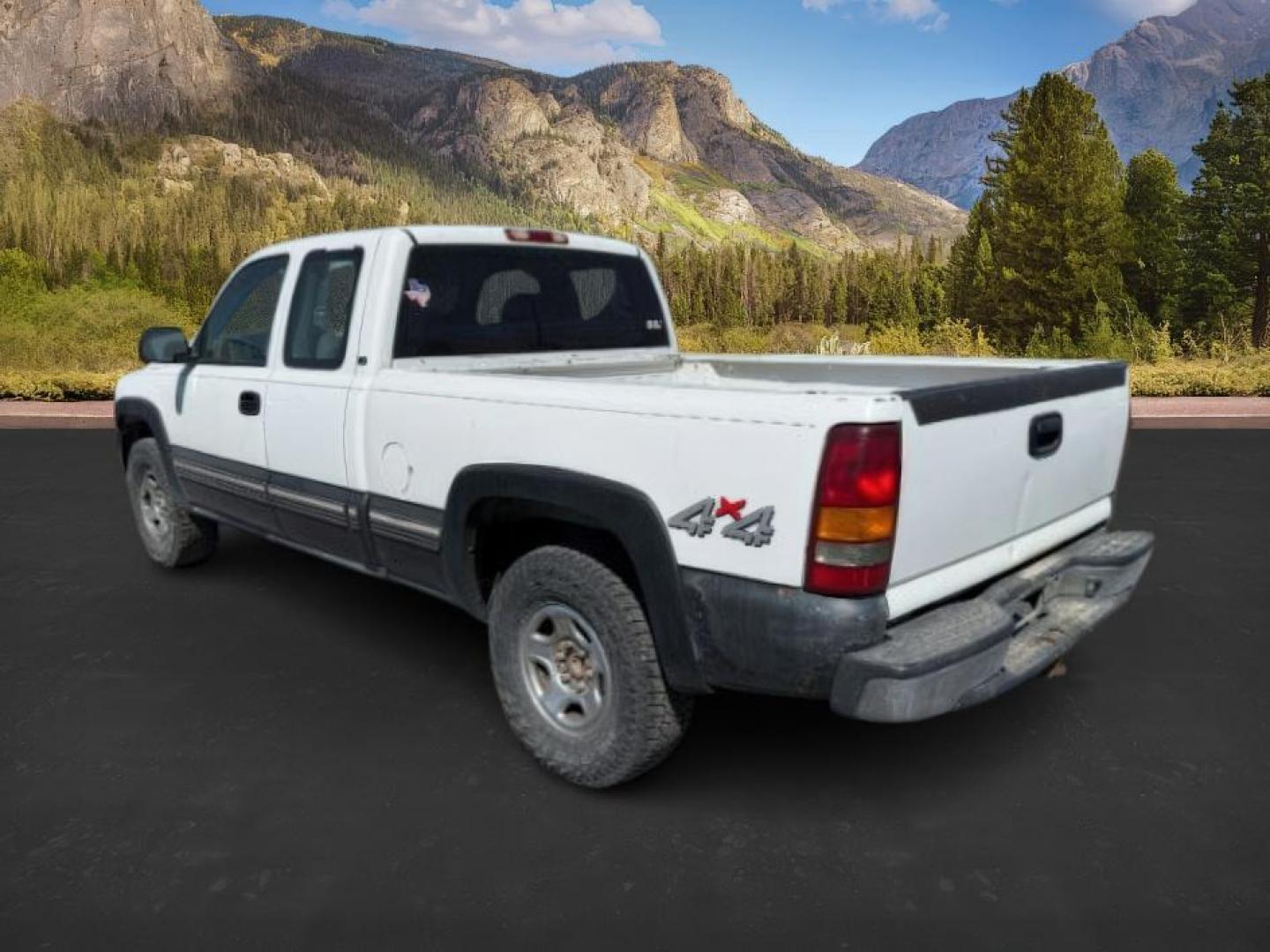 2000 Summit White /Graphite Chevrolet Silverado 1500 (1GCEK19V4YZ) with an Vortec 48L V-8 regular unleaded engine, Automatic transmission, located at 1175 N Woodruff Ave, Idaho Falls, ID, 83401, 43.506901, -111.999657 - At Timberline Auto, finding a great deal on your next vehicle is always easy! Our experienced sales staff's goal is to help find you the right vehicle at the right price! Our knowledgeable finance department has options for almost any credit score. We offer extended service contract options to prote - Photo#2