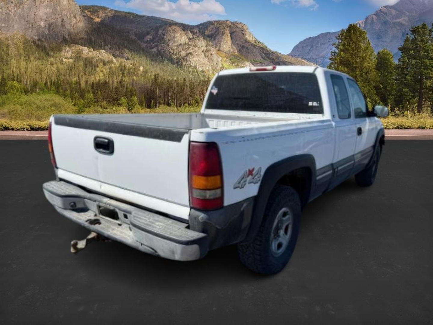2000 Summit White /Graphite Chevrolet Silverado 1500 (1GCEK19V4YZ) with an Vortec 48L V-8 regular unleaded engine, Automatic transmission, located at 1175 N Woodruff Ave, Idaho Falls, ID, 83401, 43.506901, -111.999657 - At Timberline Auto, finding a great deal on your next vehicle is always easy! Our experienced sales staff's goal is to help find you the right vehicle at the right price! Our knowledgeable finance department has options for almost any credit score. We offer extended service contract options to prote - Photo#4