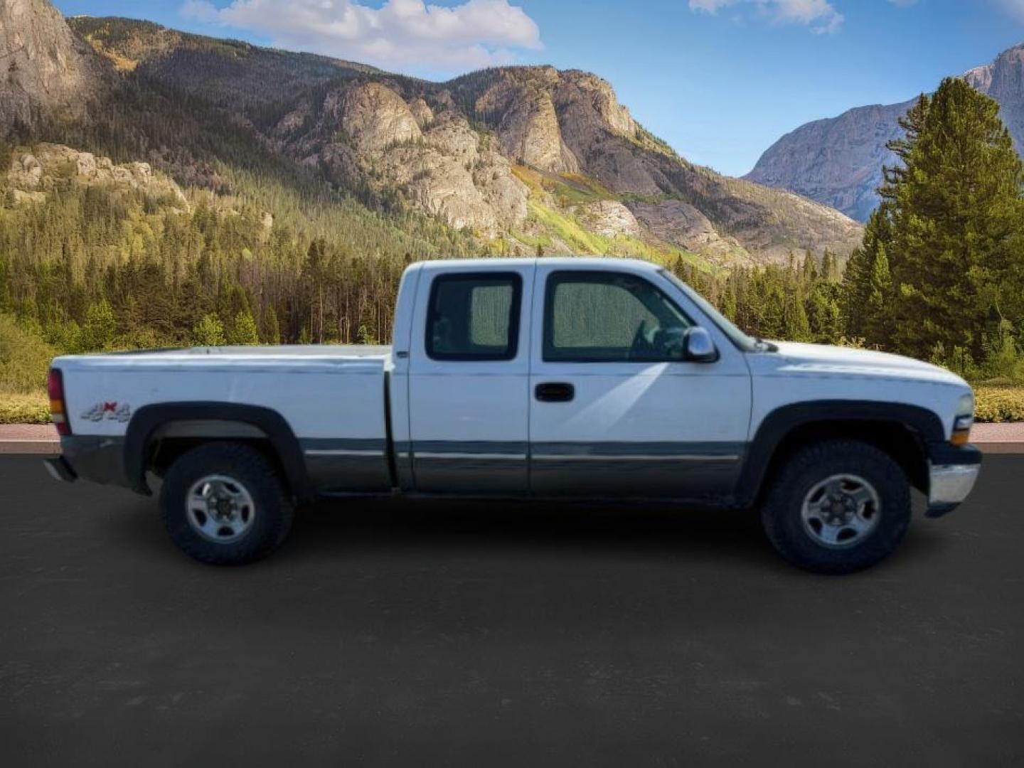 2000 Summit White /Graphite Chevrolet Silverado 1500 (1GCEK19V4YZ) with an Vortec 48L V-8 regular unleaded engine, Automatic transmission, located at 1175 N Woodruff Ave, Idaho Falls, ID, 83401, 43.506901, -111.999657 - At Timberline Auto, finding a great deal on your next vehicle is always easy! Our experienced sales staff's goal is to help find you the right vehicle at the right price! Our knowledgeable finance department has options for almost any credit score. We offer extended service contract options to prote - Photo#5