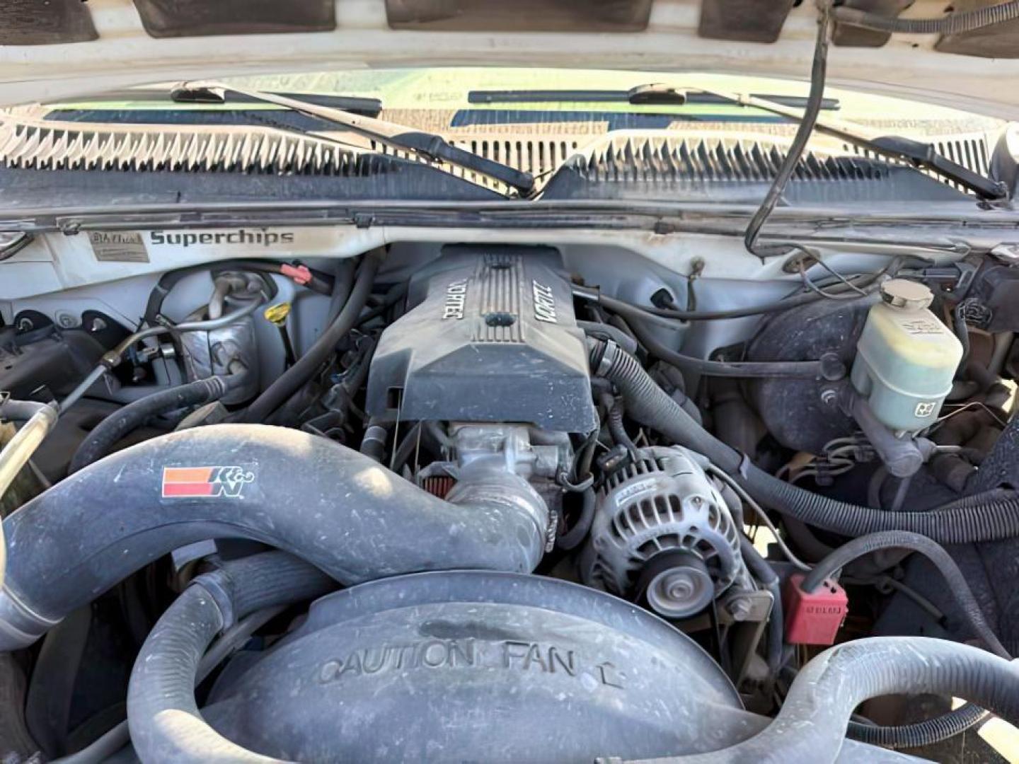 2000 Summit White /Graphite Chevrolet Silverado 1500 (1GCEK19V4YZ) with an Vortec 48L V-8 regular unleaded engine, Automatic transmission, located at 1175 N Woodruff Ave, Idaho Falls, ID, 83401, 43.506901, -111.999657 - At Timberline Auto, finding a great deal on your next vehicle is always easy! Our experienced sales staff's goal is to help find you the right vehicle at the right price! Our knowledgeable finance department has options for almost any credit score. We offer extended service contract options to prote - Photo#13
