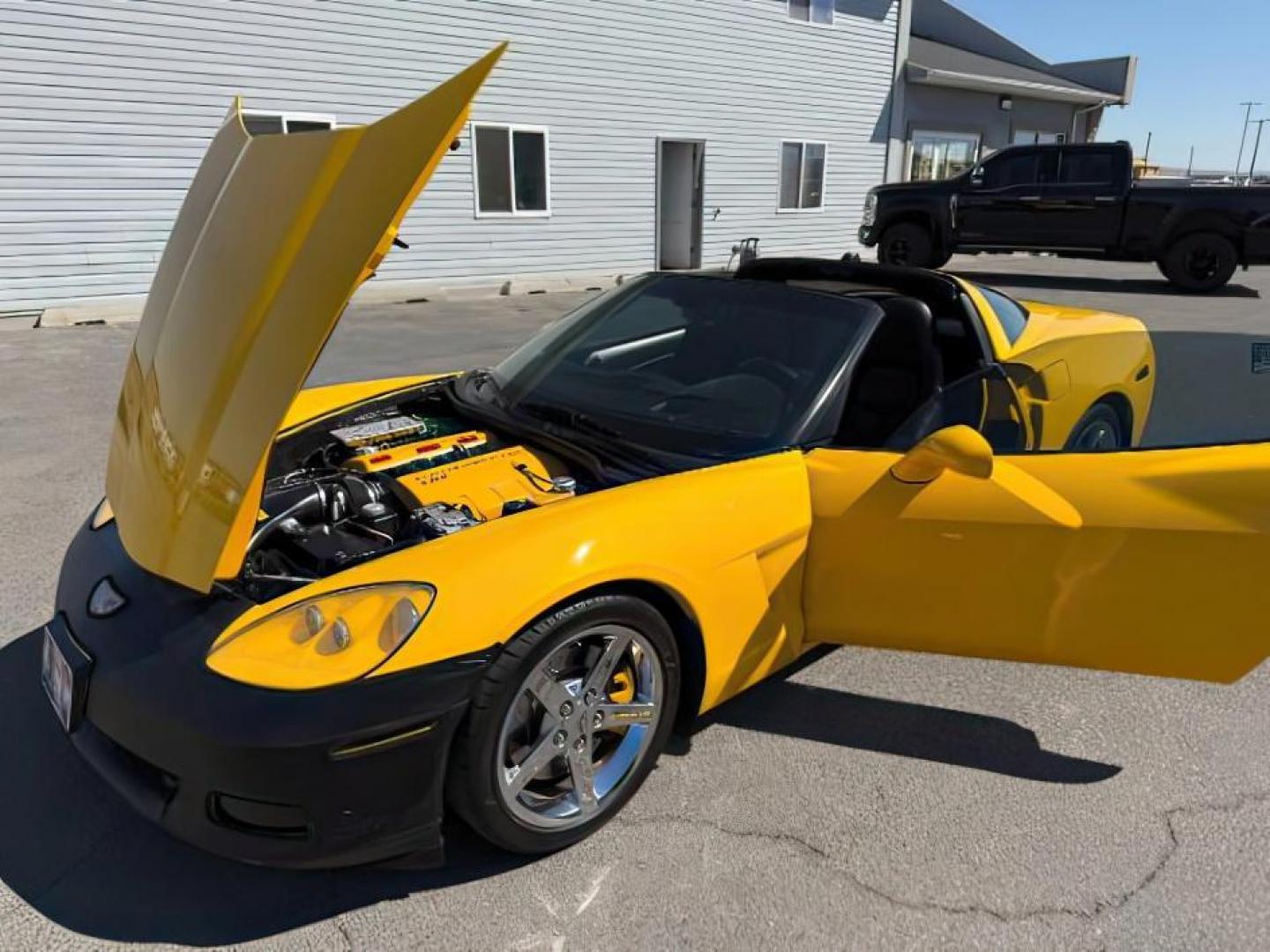 2005 YELLOW /LEATHER Chevrolet Corvette (1G1YY24U355) with an 60 engine, Manual transmission, located at 1175 N Woodruff Ave, Idaho Falls, ID, 83401, 43.506901, -111.999657 - Photo#14
