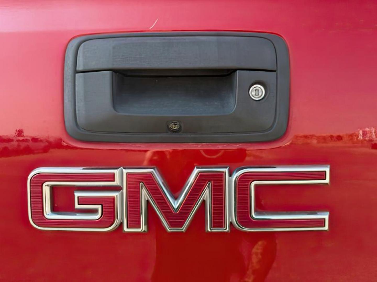 2015 RED /LEATHER GMC Sierra 1500 (3GTU2VEJ6FG) with an 62L V8 engine, Automatic transmission, located at 1175 N Woodruff Ave, Idaho Falls, ID, 83401, 43.506901, -111.999657 - At Timberline Auto, finding a great deal on your next vehicle is always easy! Our experienced sales staff's goal is to help find you the right vehicle at the right price! Our knowledgeable finance department has options for almost any credit score. We offer extended service contract options to prote - Photo#4