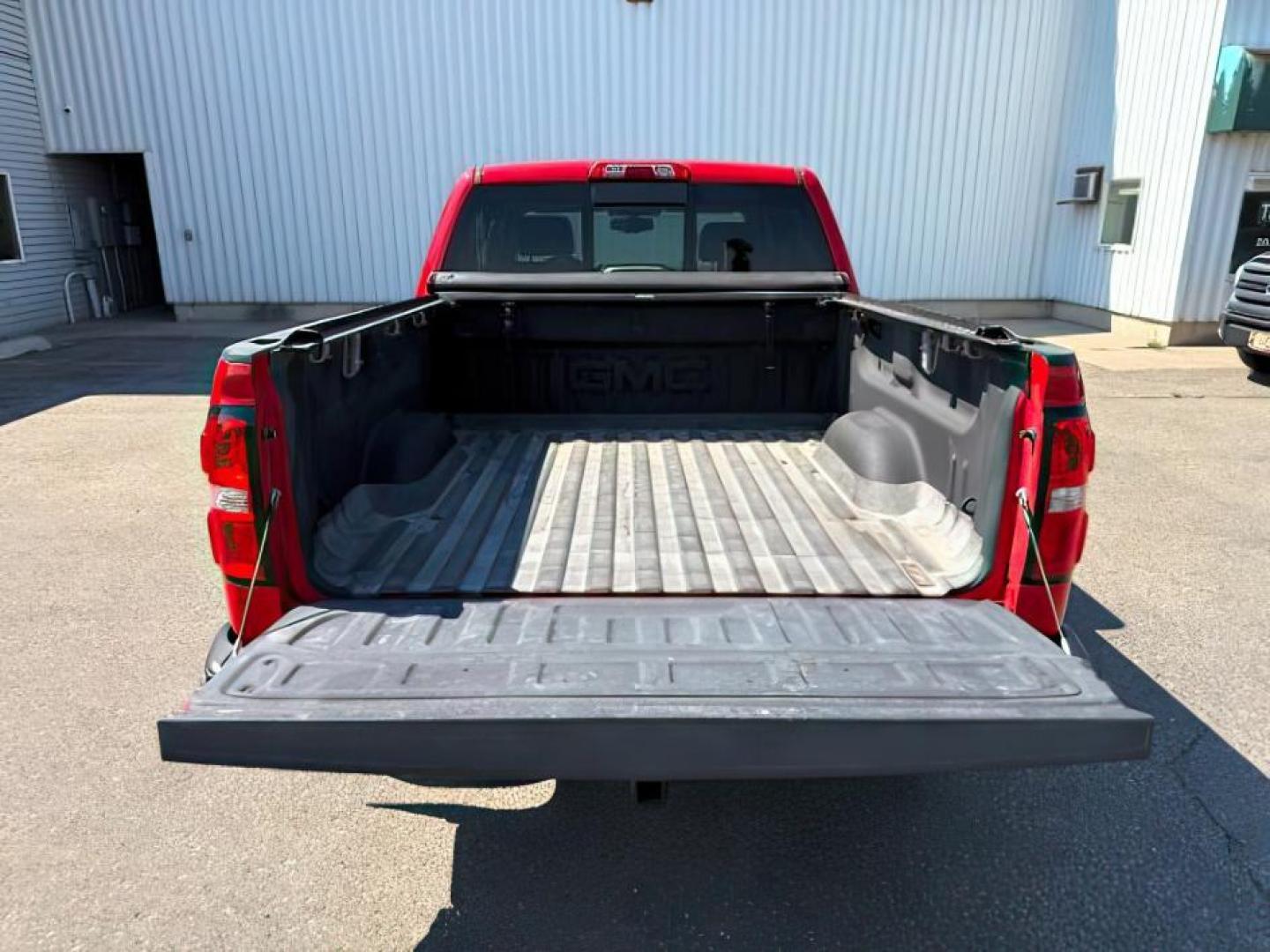 2015 RED /LEATHER GMC Sierra 1500 (3GTU2VEJ6FG) with an 62L V8 engine, Automatic transmission, located at 1175 N Woodruff Ave, Idaho Falls, ID, 83401, 43.506901, -111.999657 - At Timberline Auto, finding a great deal on your next vehicle is always easy! Our experienced sales staff's goal is to help find you the right vehicle at the right price! Our knowledgeable finance department has options for almost any credit score. We offer extended service contract options to prote - Photo#5