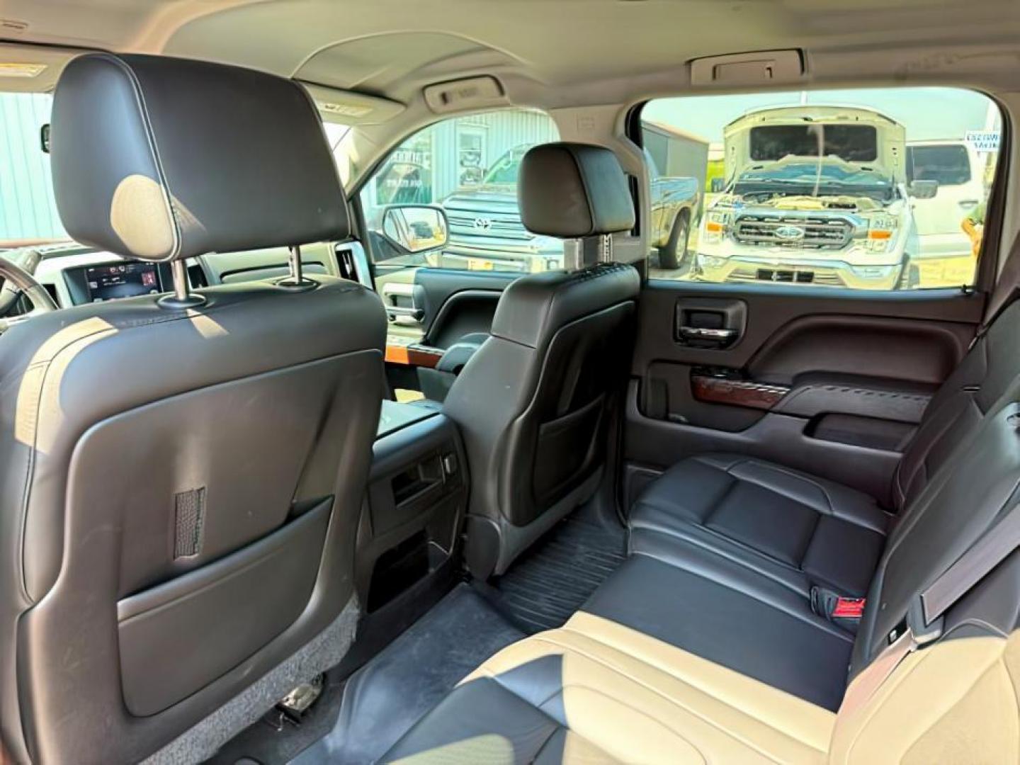2015 RED /LEATHER GMC Sierra 1500 (3GTU2VEJ6FG) with an 62L V8 engine, Automatic transmission, located at 1175 N Woodruff Ave, Idaho Falls, ID, 83401, 43.506901, -111.999657 - At Timberline Auto, finding a great deal on your next vehicle is always easy! Our experienced sales staff's goal is to help find you the right vehicle at the right price! Our knowledgeable finance department has options for almost any credit score. We offer extended service contract options to prote - Photo#22