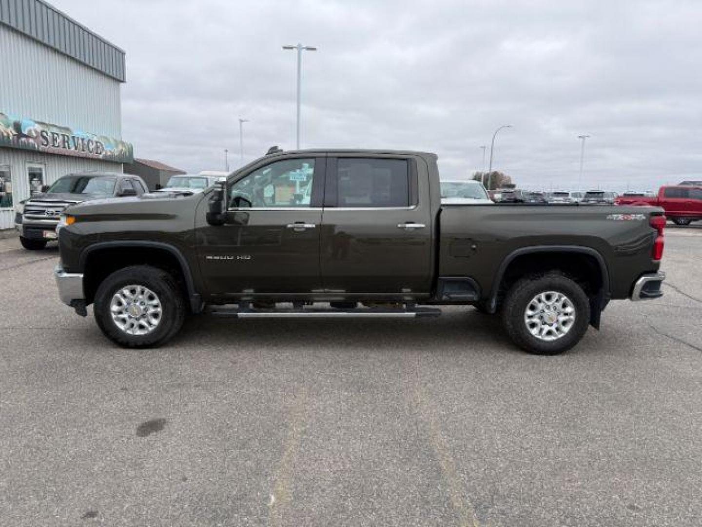 2022 GREEN /Jet Black Chevrolet Silverado 3500HD (1GC4YUEY1NF) with an Duramax 66L V-8 diesel direct injection engine, Automatic transmission, located at 1175 N Woodruff Ave, Idaho Falls, ID, 83401, 43.506901, -111.999657 - At Timberline Auto, finding a great deal on your next vehicle is always easy! Our experienced sales staff's goal is to help find you the right vehicle at the right price! Our knowledgeable finance department has options for almost any credit score. We offer extended service contract options to prote - Photo#26