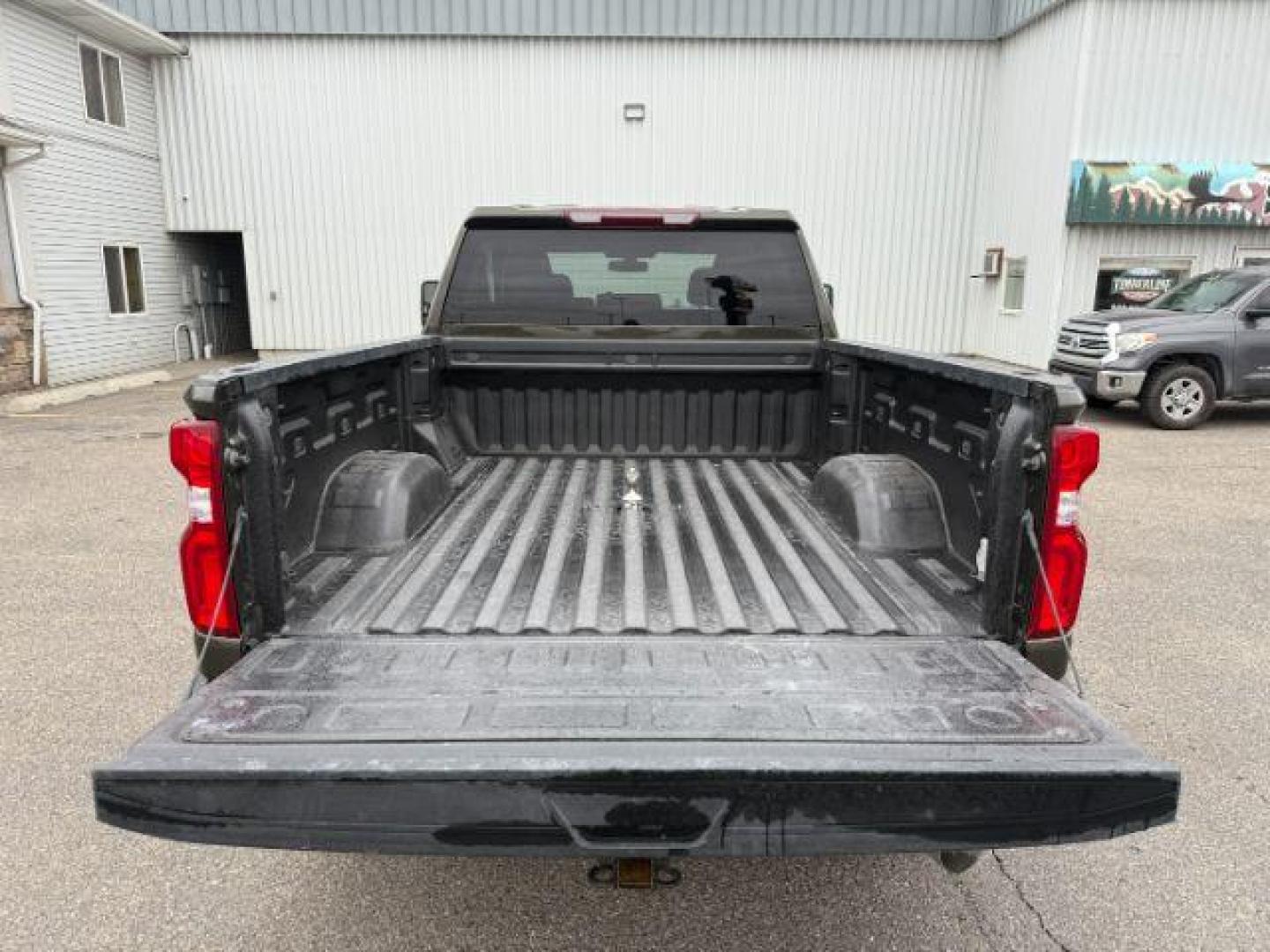 2022 GREEN /Jet Black Chevrolet Silverado 3500HD (1GC4YUEY1NF) with an Duramax 66L V-8 diesel direct injection engine, Automatic transmission, located at 1175 N Woodruff Ave, Idaho Falls, ID, 83401, 43.506901, -111.999657 - At Timberline Auto, finding a great deal on your next vehicle is always easy! Our experienced sales staff's goal is to help find you the right vehicle at the right price! Our knowledgeable finance department has options for almost any credit score. We offer extended service contract options to prote - Photo#30