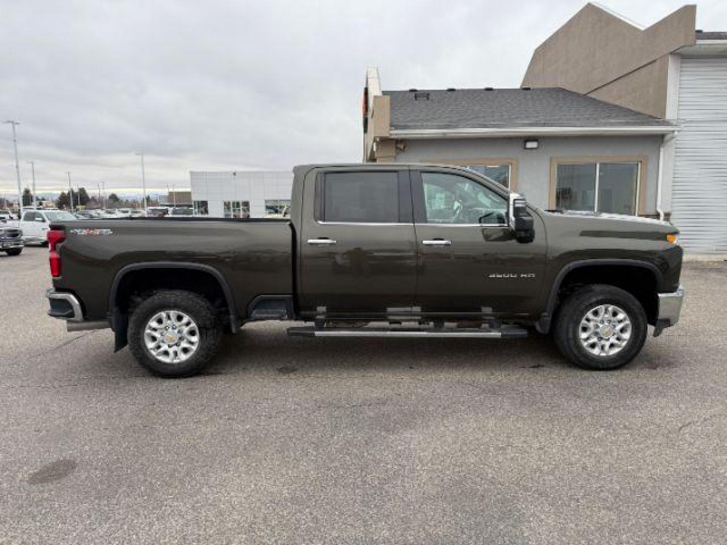 2022 GREEN /Jet Black Chevrolet Silverado 3500HD (1GC4YUEY1NF) with an Duramax 66L V-8 diesel direct injection engine, Automatic transmission, located at 1175 N Woodruff Ave, Idaho Falls, ID, 83401, 43.506901, -111.999657 - At Timberline Auto, finding a great deal on your next vehicle is always easy! Our experienced sales staff's goal is to help find you the right vehicle at the right price! Our knowledgeable finance department has options for almost any credit score. We offer extended service contract options to prote - Photo#32