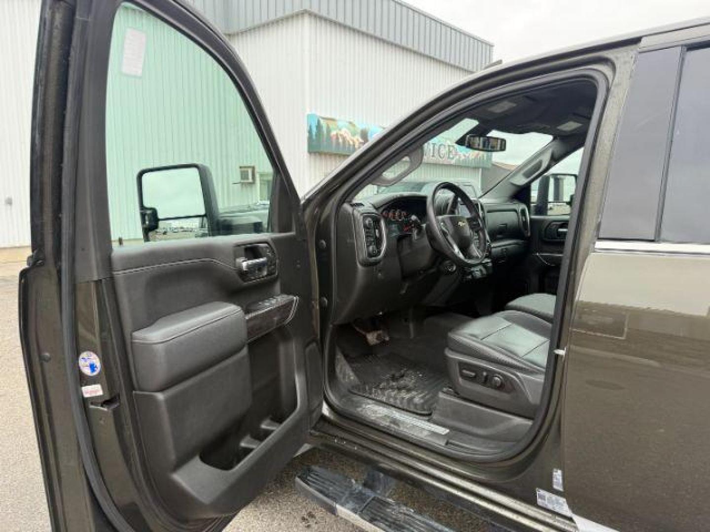 2022 GREEN /Jet Black Chevrolet Silverado 3500HD (1GC4YUEY1NF) with an Duramax 66L V-8 diesel direct injection engine, Automatic transmission, located at 1175 N Woodruff Ave, Idaho Falls, ID, 83401, 43.506901, -111.999657 - At Timberline Auto, finding a great deal on your next vehicle is always easy! Our experienced sales staff's goal is to help find you the right vehicle at the right price! Our knowledgeable finance department has options for almost any credit score. We offer extended service contract options to prote - Photo#36