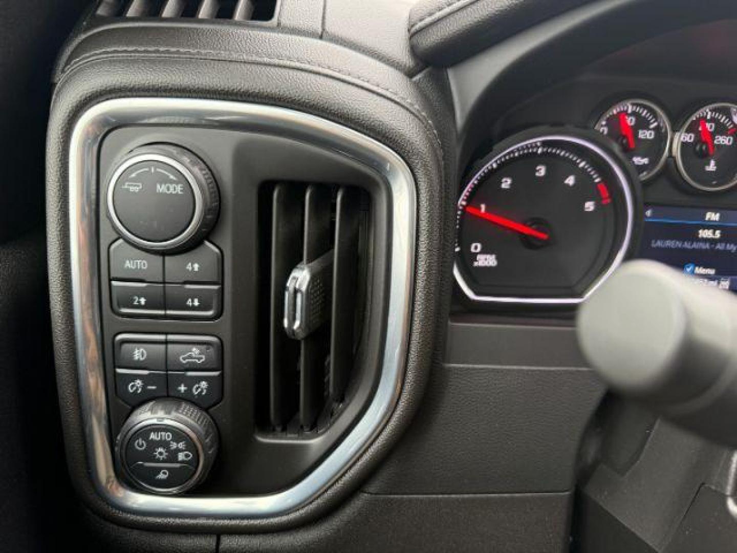 2022 GREEN /Jet Black Chevrolet Silverado 3500HD (1GC4YUEY1NF) with an Duramax 66L V-8 diesel direct injection engine, Automatic transmission, located at 1175 N Woodruff Ave, Idaho Falls, ID, 83401, 43.506901, -111.999657 - At Timberline Auto, finding a great deal on your next vehicle is always easy! Our experienced sales staff's goal is to help find you the right vehicle at the right price! Our knowledgeable finance department has options for almost any credit score. We offer extended service contract options to prote - Photo#44