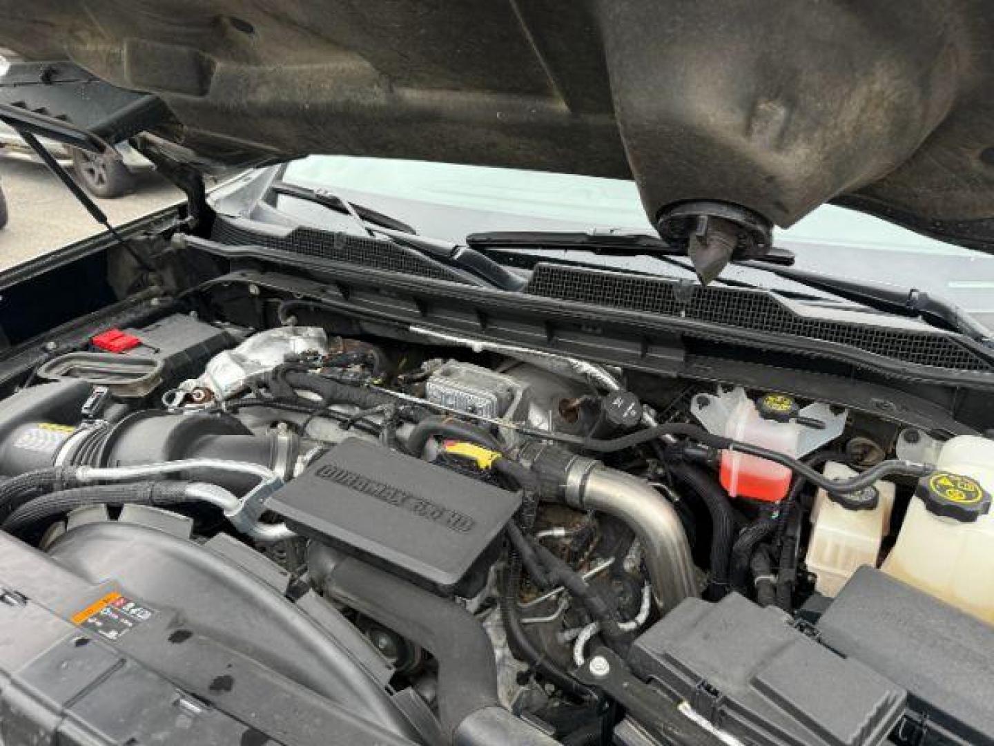 2022 GREEN /Jet Black Chevrolet Silverado 3500HD (1GC4YUEY1NF) with an Duramax 66L V-8 diesel direct injection engine, Automatic transmission, located at 1175 N Woodruff Ave, Idaho Falls, ID, 83401, 43.506901, -111.999657 - At Timberline Auto, finding a great deal on your next vehicle is always easy! Our experienced sales staff's goal is to help find you the right vehicle at the right price! Our knowledgeable finance department has options for almost any credit score. We offer extended service contract options to prote - Photo#49