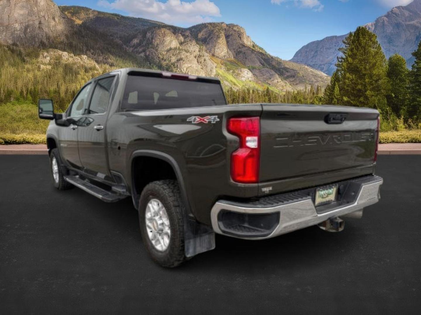 2022 GREEN /Jet Black Chevrolet Silverado 3500HD (1GC4YUEY1NF) with an Duramax 66L V-8 diesel direct injection engine, Automatic transmission, located at 1175 N Woodruff Ave, Idaho Falls, ID, 83401, 43.506901, -111.999657 - At Timberline Auto, finding a great deal on your next vehicle is always easy! Our experienced sales staff's goal is to help find you the right vehicle at the right price! Our knowledgeable finance department has options for almost any credit score. We offer extended service contract options to prote - Photo#2