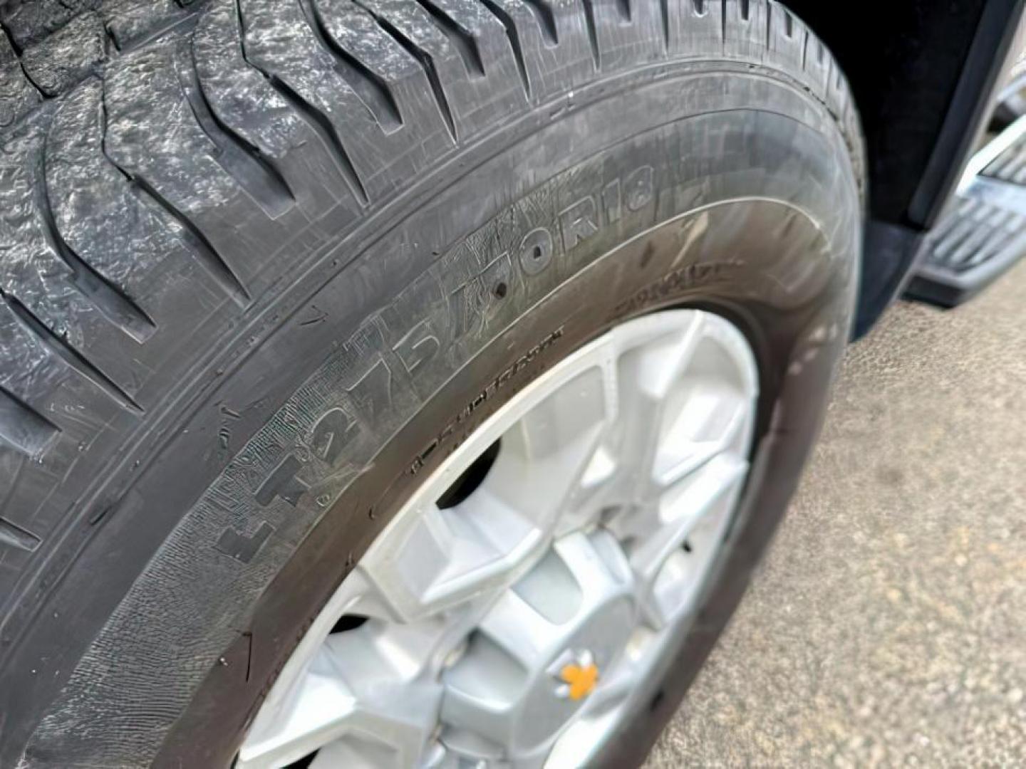 2022 GREEN /Jet Black Chevrolet Silverado 3500HD (1GC4YUEY1NF) with an Duramax 66L V-8 diesel direct injection engine, Automatic transmission, located at 1175 N Woodruff Ave, Idaho Falls, ID, 83401, 43.506901, -111.999657 - At Timberline Auto, finding a great deal on your next vehicle is always easy! Our experienced sales staff's goal is to help find you the right vehicle at the right price! Our knowledgeable finance department has options for almost any credit score. We offer extended service contract options to prote - Photo#10