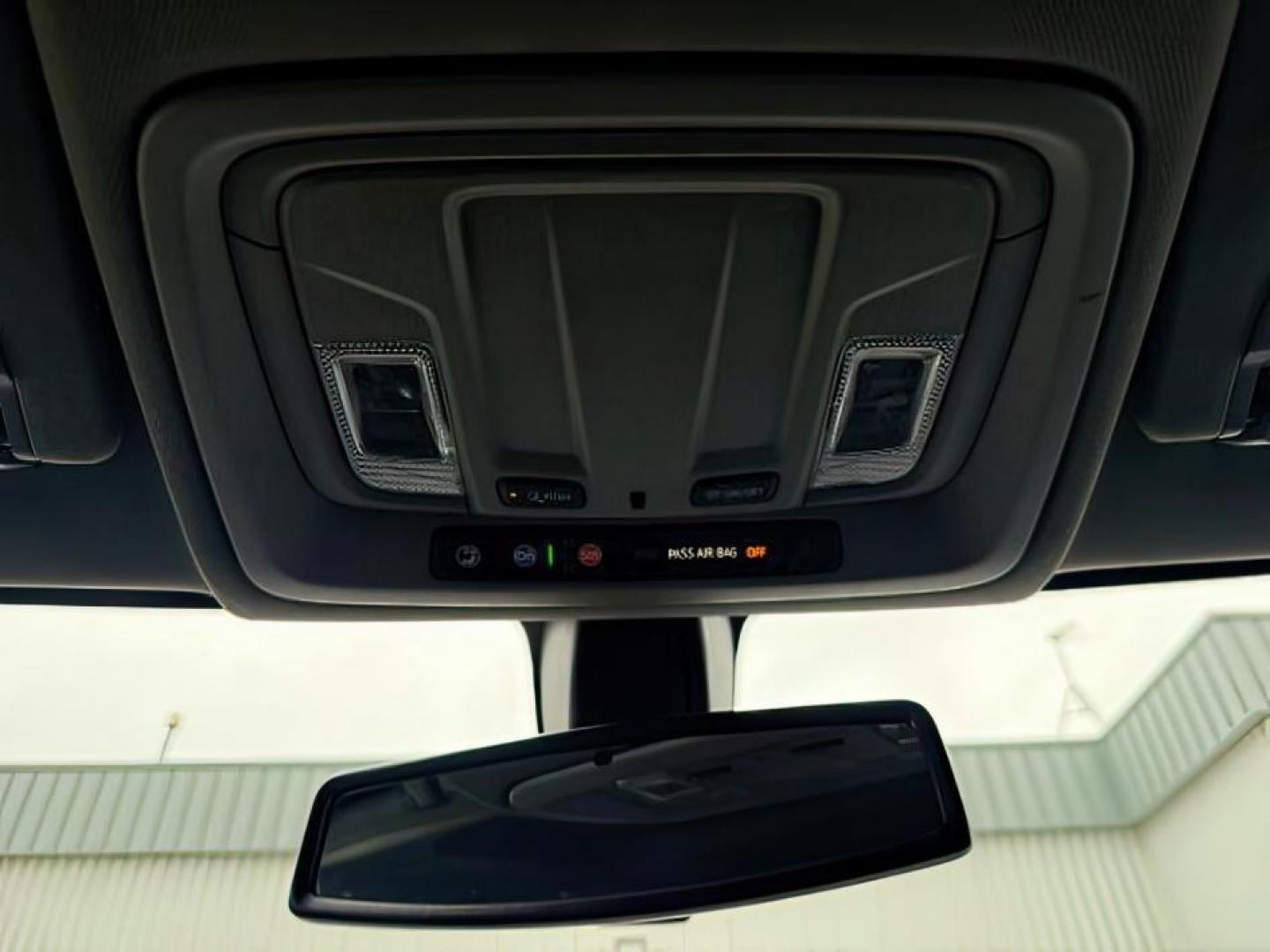 2022 GREEN /Jet Black Chevrolet Silverado 3500HD (1GC4YUEY1NF) with an Duramax 66L V-8 diesel direct injection engine, Automatic transmission, located at 1175 N Woodruff Ave, Idaho Falls, ID, 83401, 43.506901, -111.999657 - At Timberline Auto, finding a great deal on your next vehicle is always easy! Our experienced sales staff's goal is to help find you the right vehicle at the right price! Our knowledgeable finance department has options for almost any credit score. We offer extended service contract options to prote - Photo#18