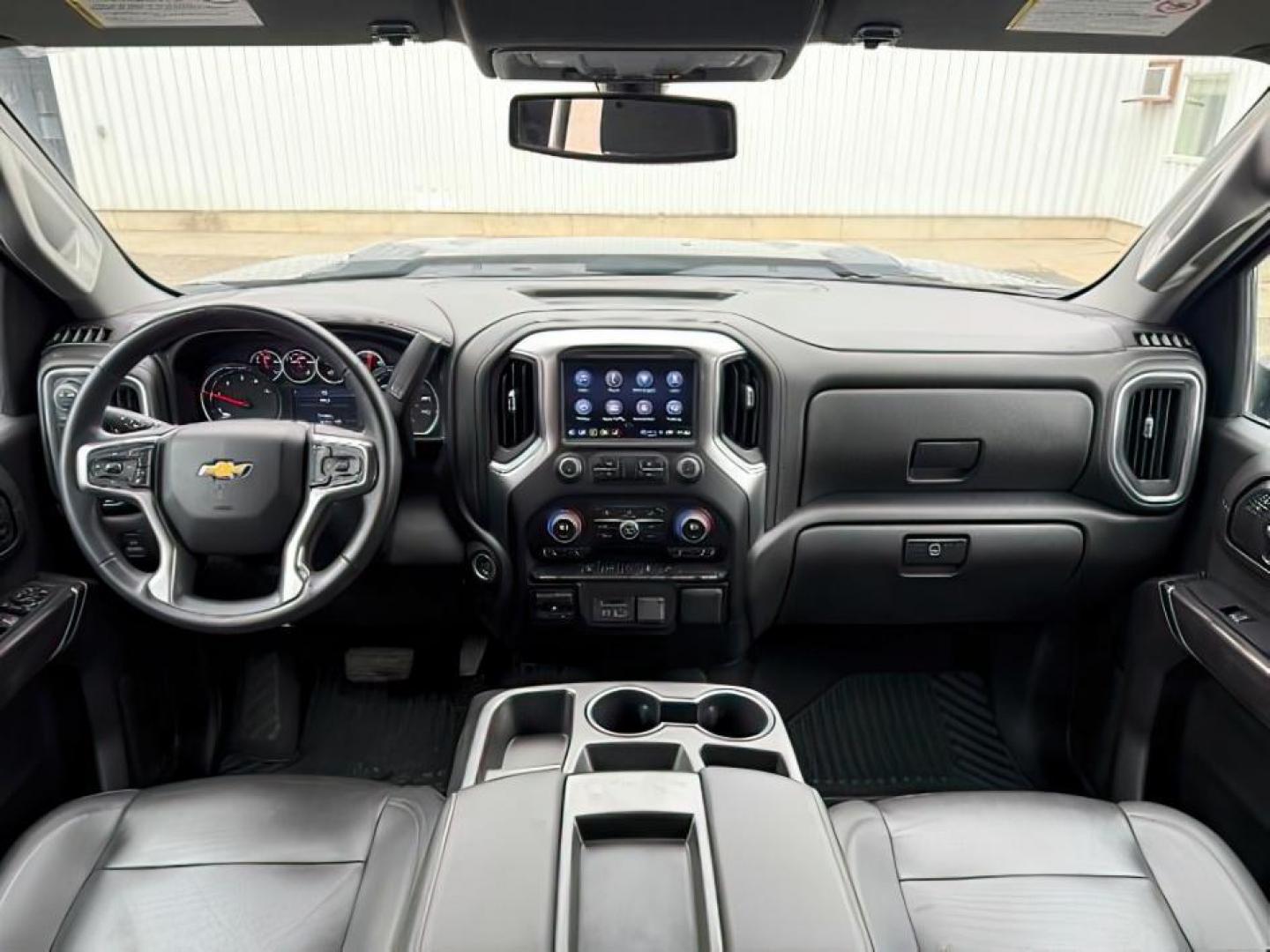 2022 GREEN /Jet Black Chevrolet Silverado 3500HD (1GC4YUEY1NF) with an Duramax 66L V-8 diesel direct injection engine, Automatic transmission, located at 1175 N Woodruff Ave, Idaho Falls, ID, 83401, 43.506901, -111.999657 - At Timberline Auto, finding a great deal on your next vehicle is always easy! Our experienced sales staff's goal is to help find you the right vehicle at the right price! Our knowledgeable finance department has options for almost any credit score. We offer extended service contract options to prote - Photo#22