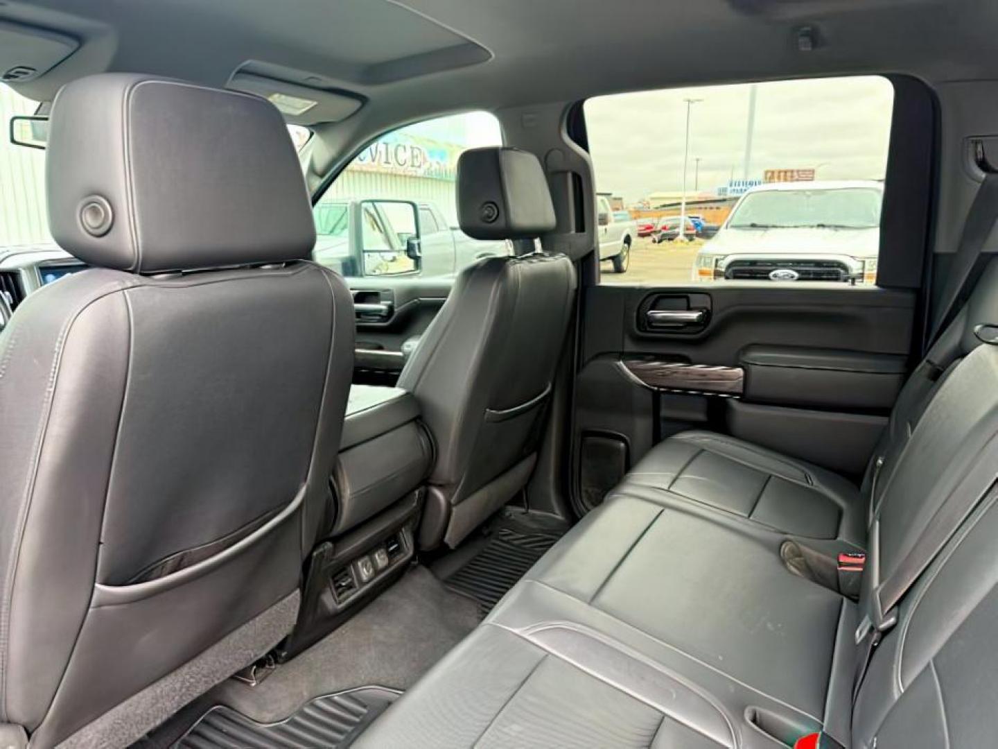 2022 GREEN /Jet Black Chevrolet Silverado 3500HD (1GC4YUEY1NF) with an Duramax 66L V-8 diesel direct injection engine, Automatic transmission, located at 1175 N Woodruff Ave, Idaho Falls, ID, 83401, 43.506901, -111.999657 - At Timberline Auto, finding a great deal on your next vehicle is always easy! Our experienced sales staff's goal is to help find you the right vehicle at the right price! Our knowledgeable finance department has options for almost any credit score. We offer extended service contract options to prote - Photo#23