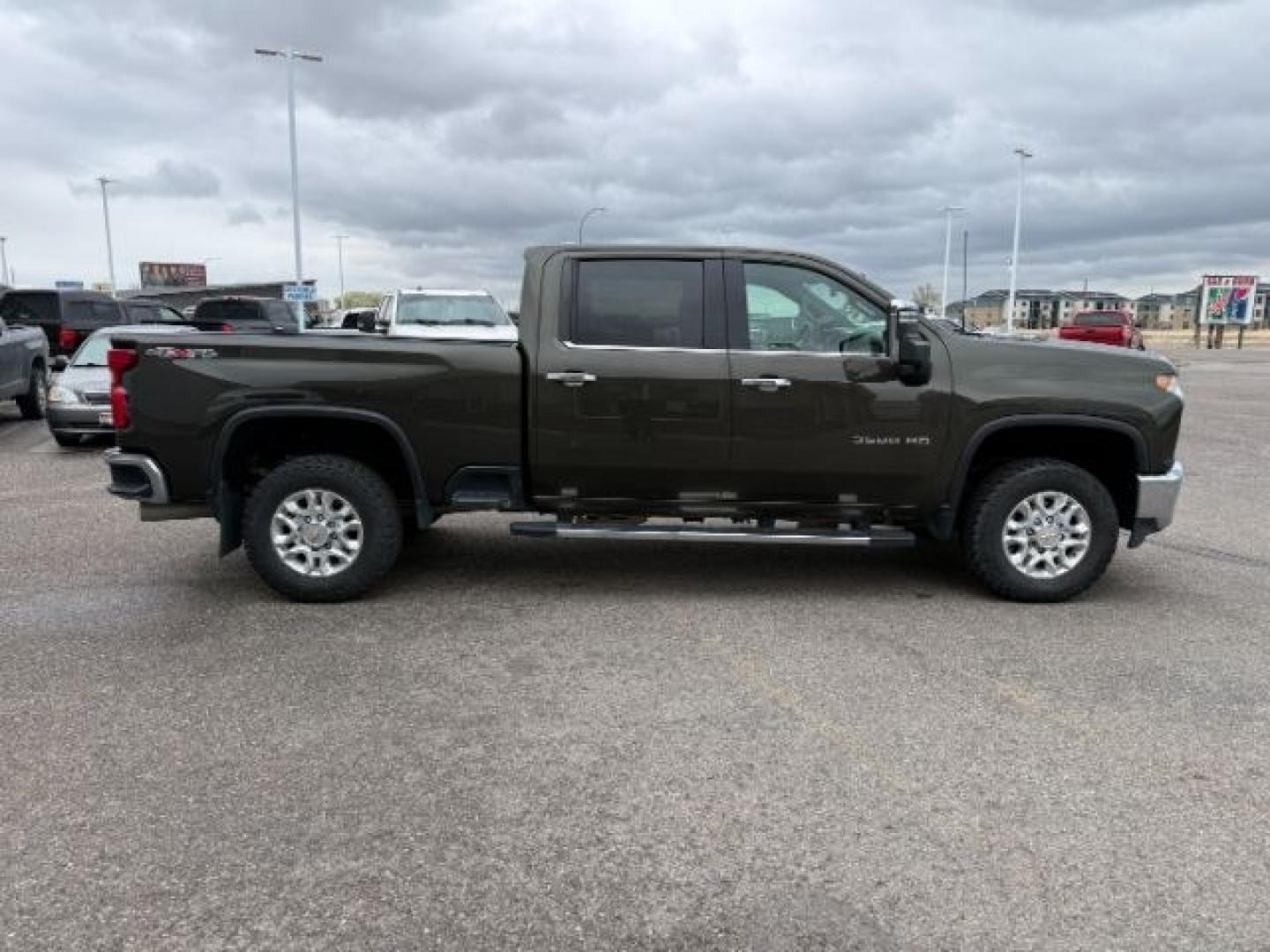 2022 GREEN /Jet Black Chevrolet Silverado 3500HD (1GC4YUEY1NF) with an Duramax 66L V-8 diesel direct injection engine, Automatic transmission, located at 1175 N Woodruff Ave, Idaho Falls, ID, 83401, 43.506901, -111.999657 - At Timberline Auto, finding a great deal on your next vehicle is always easy! Our experienced sales staff goal is to help find you the right vehicle at the right price! Our knowledgeable finance department has options for almost any credit score. We offer extended service contract options to prot - Photo#32
