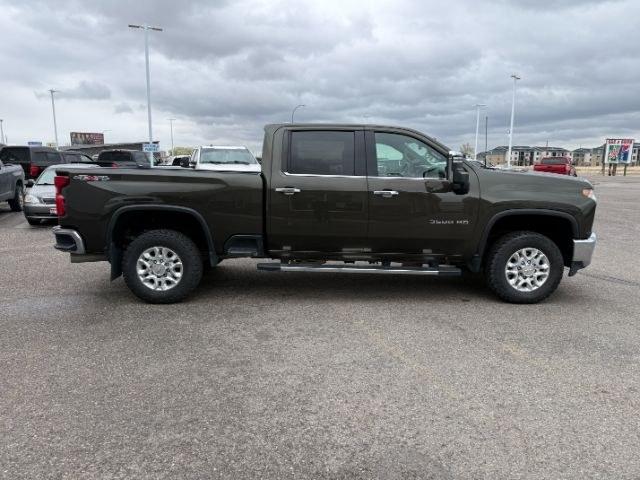 2022 GREEN /Jet Black Chevrolet Silverado 3500HD 4WD Crew Cab Standard Bed LTZ (1GC4YUEY1NF) with an Duramax 6.6L V-8 diesel direct injection engine, AUTOMATIC transmission - At Timberline Auto, finding a great deal on your next vehicle is always easy! Our experienced sales staff goal is to help find you the right vehicle at the right price! Our knowledgeable finance department has options for almost any credit score. We offer extended service contract options to prot - Photo#32