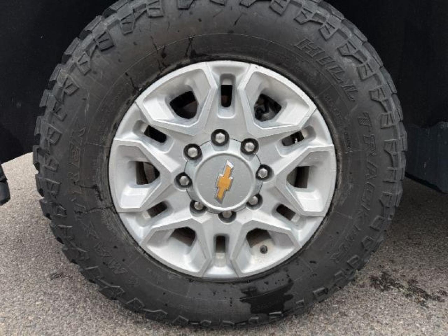 2022 GREEN /Jet Black Chevrolet Silverado 3500HD (1GC4YUEY1NF) with an Duramax 66L V-8 diesel direct injection engine, Automatic transmission, located at 1175 N Woodruff Ave, Idaho Falls, ID, 83401, 43.506901, -111.999657 - At Timberline Auto, finding a great deal on your next vehicle is always easy! Our experienced sales staff goal is to help find you the right vehicle at the right price! Our knowledgeable finance department has options for almost any credit score. We offer extended service contract options to prot - Photo#36