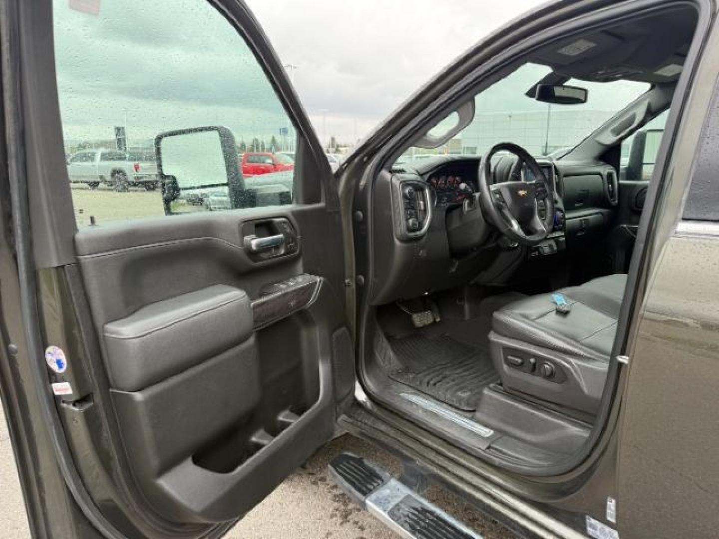 2022 GREEN /Jet Black Chevrolet Silverado 3500HD (1GC4YUEY1NF) with an Duramax 66L V-8 diesel direct injection engine, Automatic transmission, located at 1175 N Woodruff Ave, Idaho Falls, ID, 83401, 43.506901, -111.999657 - At Timberline Auto, finding a great deal on your next vehicle is always easy! Our experienced sales staff goal is to help find you the right vehicle at the right price! Our knowledgeable finance department has options for almost any credit score. We offer extended service contract options to prot - Photo#37