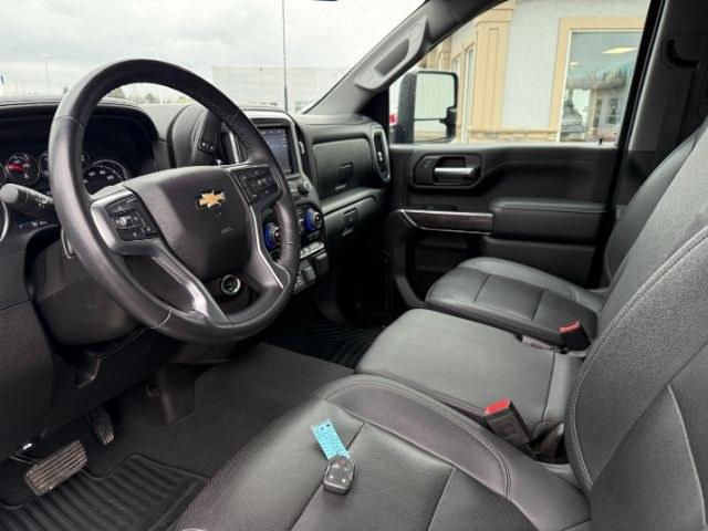 2022 GREEN /Jet Black Chevrolet Silverado 3500HD 4WD Crew Cab Standard Bed LTZ (1GC4YUEY1NF) with an Duramax 6.6L V-8 diesel direct injection engine, AUTOMATIC transmission - At Timberline Auto, finding a great deal on your next vehicle is always easy! Our experienced sales staff goal is to help find you the right vehicle at the right price! Our knowledgeable finance department has options for almost any credit score. We offer extended service contract options to prot - Photo#39