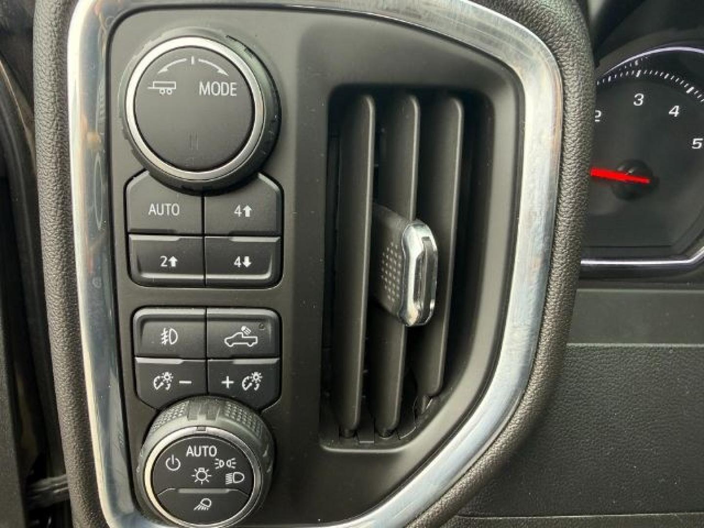 2022 GREEN /Jet Black Chevrolet Silverado 3500HD (1GC4YUEY1NF) with an Duramax 66L V-8 diesel direct injection engine, Automatic transmission, located at 1175 N Woodruff Ave, Idaho Falls, ID, 83401, 43.506901, -111.999657 - At Timberline Auto, finding a great deal on your next vehicle is always easy! Our experienced sales staff goal is to help find you the right vehicle at the right price! Our knowledgeable finance department has options for almost any credit score. We offer extended service contract options to prot - Photo#45