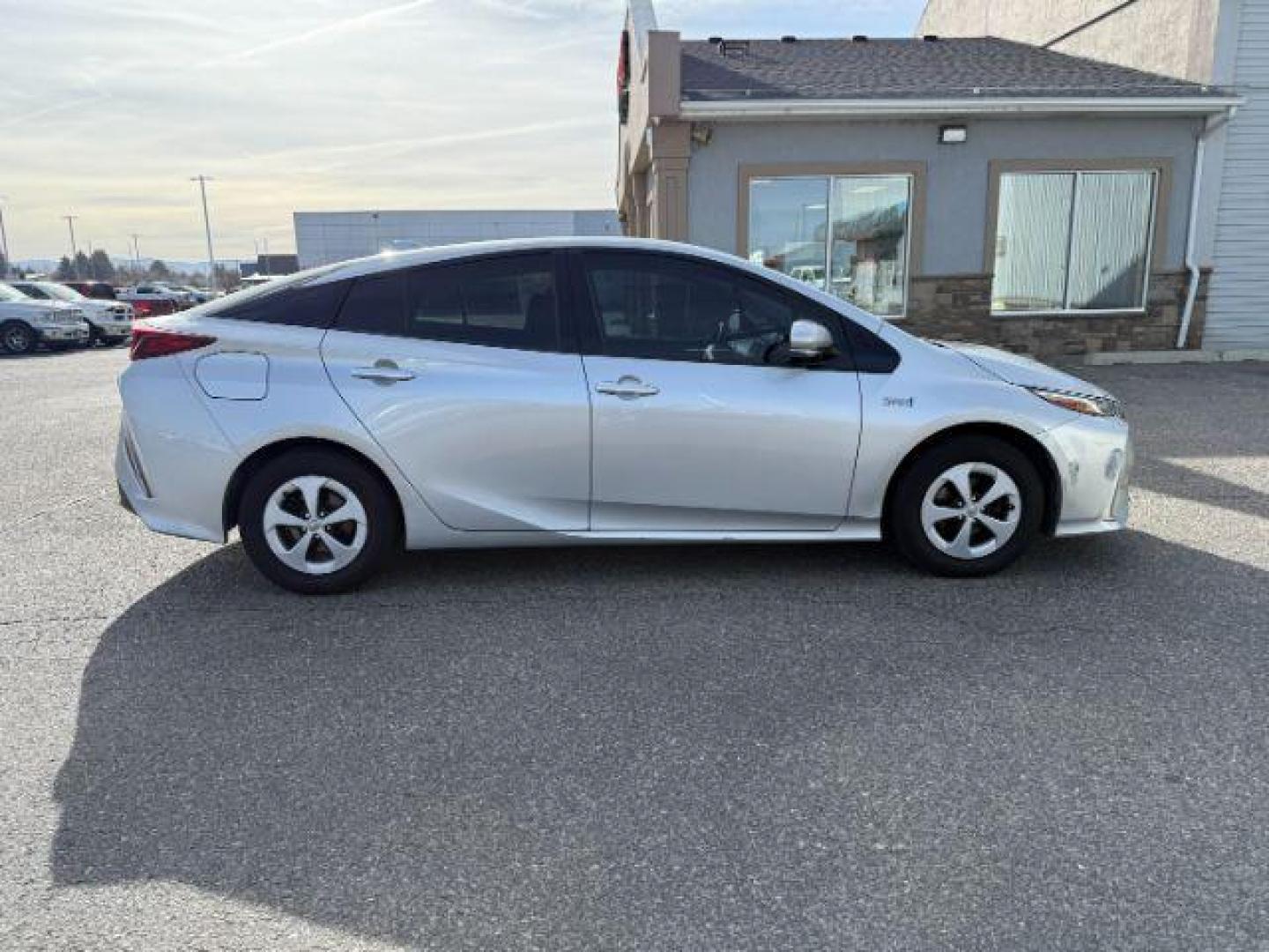 2017 SILVER /Black Toyota Prius Prime (JTDKARFP6H3) with an 18L I-4 DOHC engine, Automatic transmission, located at 1175 N Woodruff Ave, Idaho Falls, ID, 83401, 43.506901, -111.999657 - At Timberline Auto, finding a great deal on your next vehicle is always easy! Our experienced sales staff's goal is to help find you the right vehicle at the right price! Our knowledgeable finance department has options for almost any credit score. We offer extended service contract options to prote - Photo#31