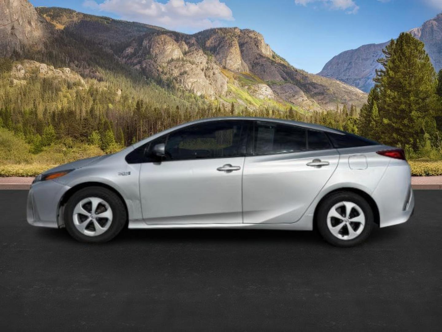 2017 SILVER /Black Toyota Prius Prime (JTDKARFP6H3) with an 18L I-4 DOHC engine, Automatic transmission, located at 1175 N Woodruff Ave, Idaho Falls, ID, 83401, 43.506901, -111.999657 - At Timberline Auto, finding a great deal on your next vehicle is always easy! Our experienced sales staff's goal is to help find you the right vehicle at the right price! Our knowledgeable finance department has options for almost any credit score. We offer extended service contract options to prote - Photo#1