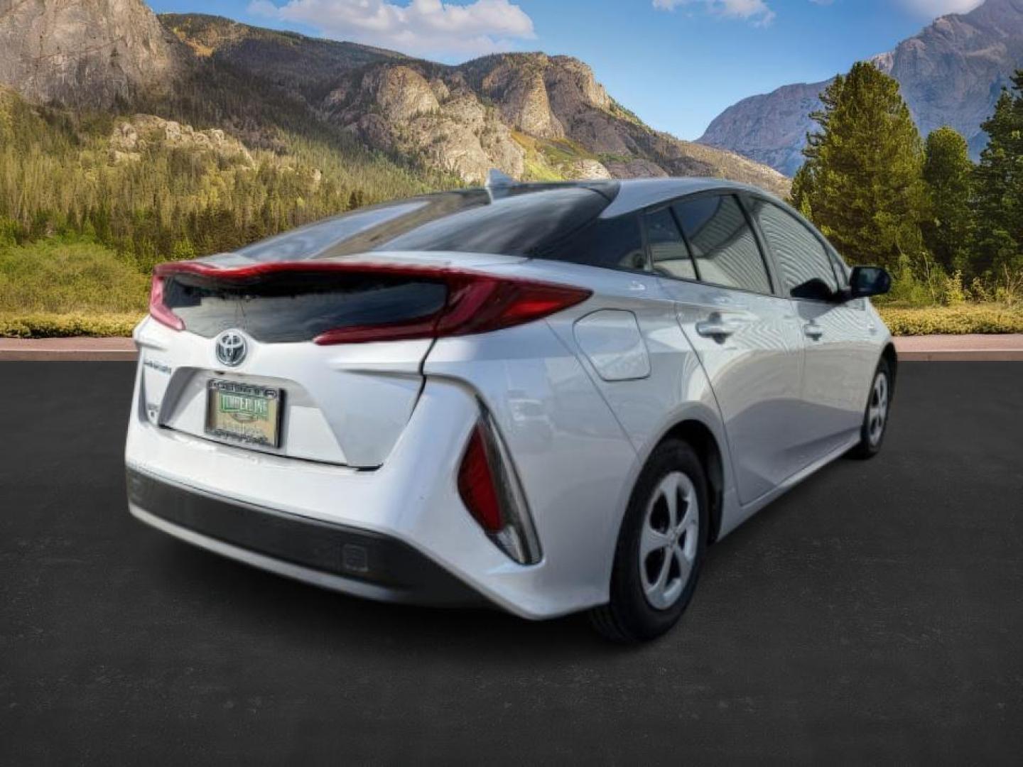 2017 SILVER /Black Toyota Prius Prime (JTDKARFP6H3) with an 18L I-4 DOHC engine, Automatic transmission, located at 1175 N Woodruff Ave, Idaho Falls, ID, 83401, 43.506901, -111.999657 - At Timberline Auto, finding a great deal on your next vehicle is always easy! Our experienced sales staff's goal is to help find you the right vehicle at the right price! Our knowledgeable finance department has options for almost any credit score. We offer extended service contract options to prote - Photo#6