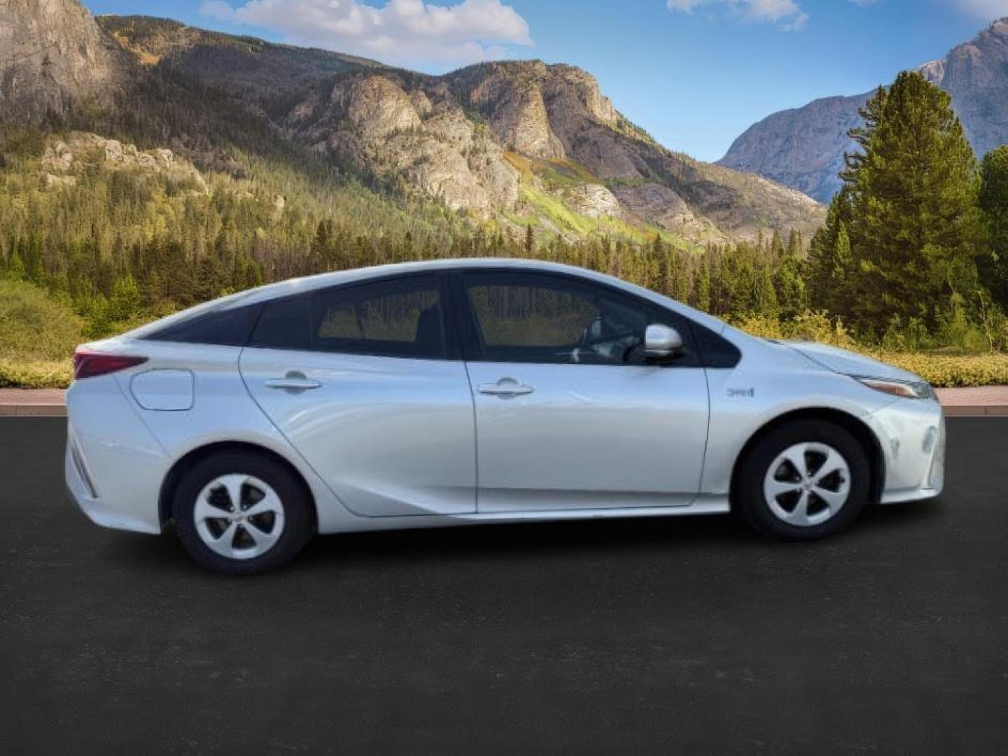 2017 SILVER /Black Toyota Prius Prime (JTDKARFP6H3) with an 18L I-4 DOHC engine, Automatic transmission, located at 1175 N Woodruff Ave, Idaho Falls, ID, 83401, 43.506901, -111.999657 - At Timberline Auto, finding a great deal on your next vehicle is always easy! Our experienced sales staff's goal is to help find you the right vehicle at the right price! Our knowledgeable finance department has options for almost any credit score. We offer extended service contract options to prote - Photo#7