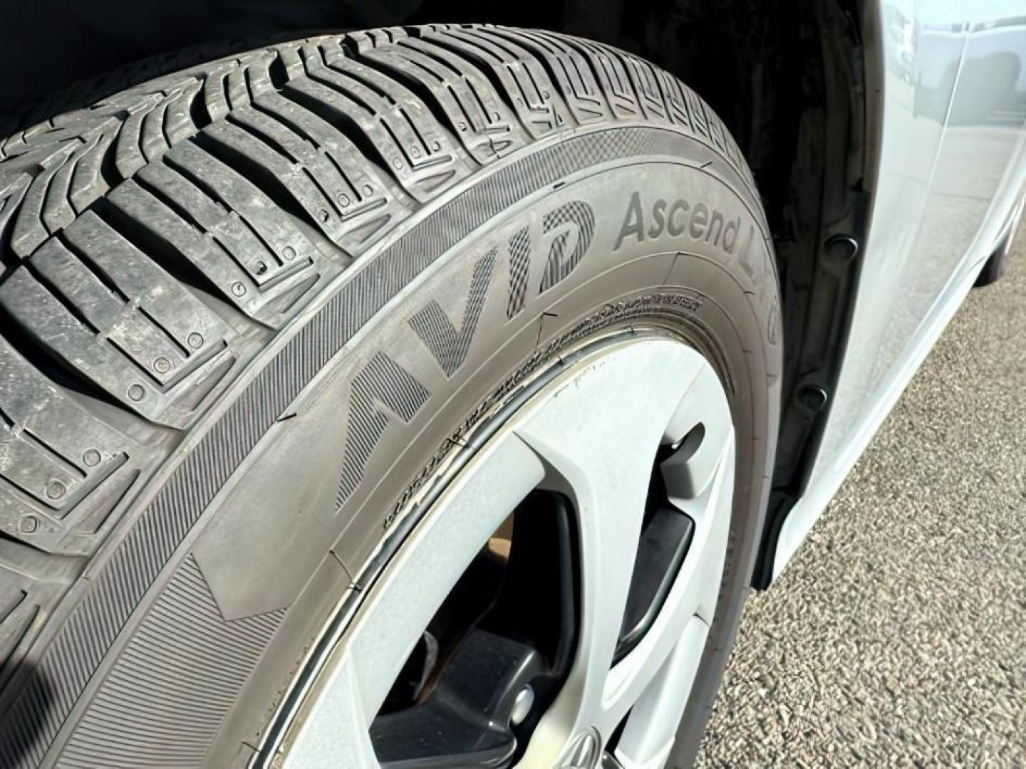 2017 SILVER /Black Toyota Prius Prime (JTDKARFP6H3) with an 18L I-4 DOHC engine, Automatic transmission, located at 1175 N Woodruff Ave, Idaho Falls, ID, 83401, 43.506901, -111.999657 - At Timberline Auto, finding a great deal on your next vehicle is always easy! Our experienced sales staff's goal is to help find you the right vehicle at the right price! Our knowledgeable finance department has options for almost any credit score. We offer extended service contract options to prote - Photo#10