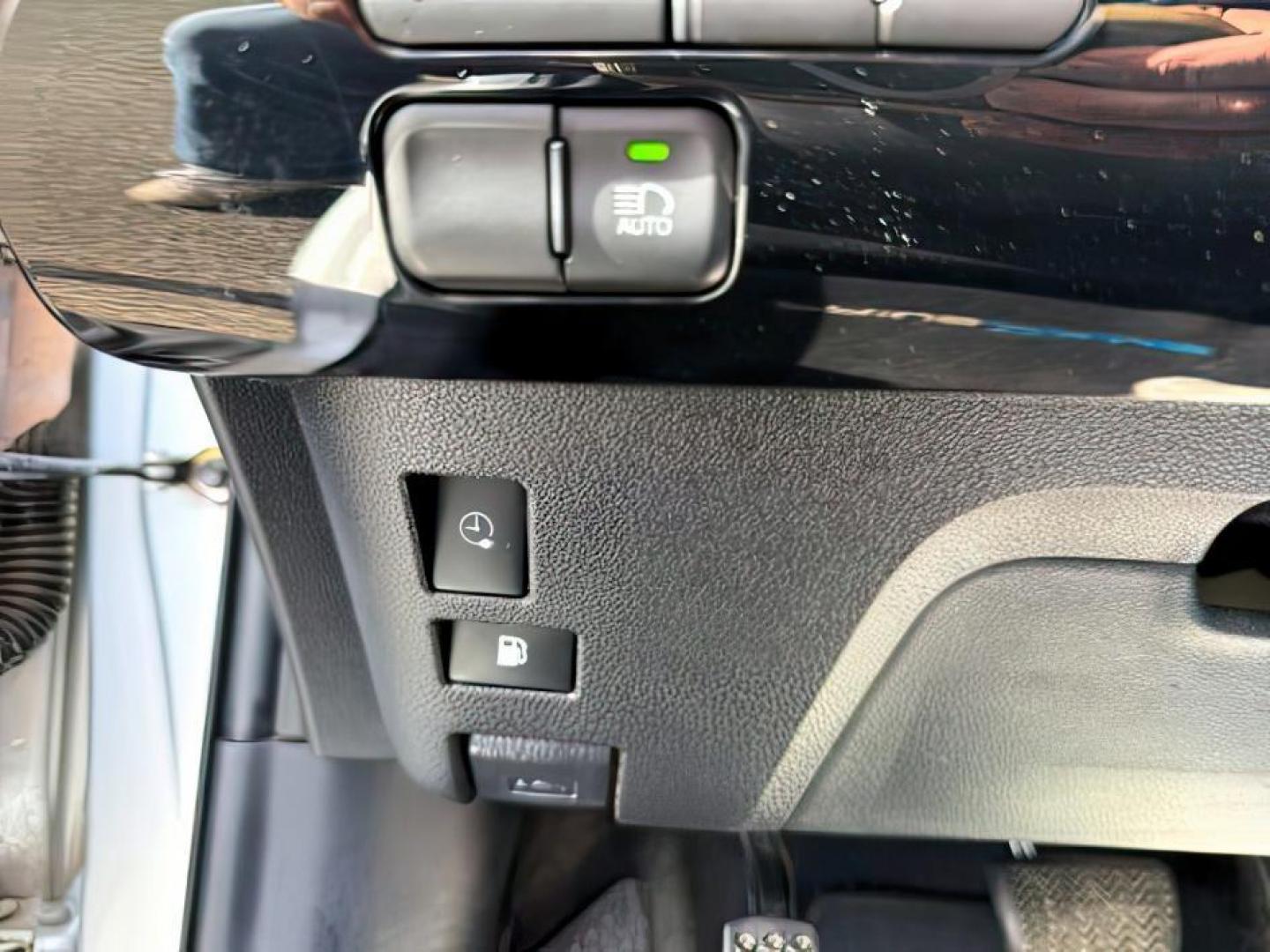 2017 SILVER /Black Toyota Prius Prime (JTDKARFP6H3) with an 18L I-4 DOHC engine, Automatic transmission, located at 1175 N Woodruff Ave, Idaho Falls, ID, 83401, 43.506901, -111.999657 - At Timberline Auto, finding a great deal on your next vehicle is always easy! Our experienced sales staff's goal is to help find you the right vehicle at the right price! Our knowledgeable finance department has options for almost any credit score. We offer extended service contract options to prote - Photo#18