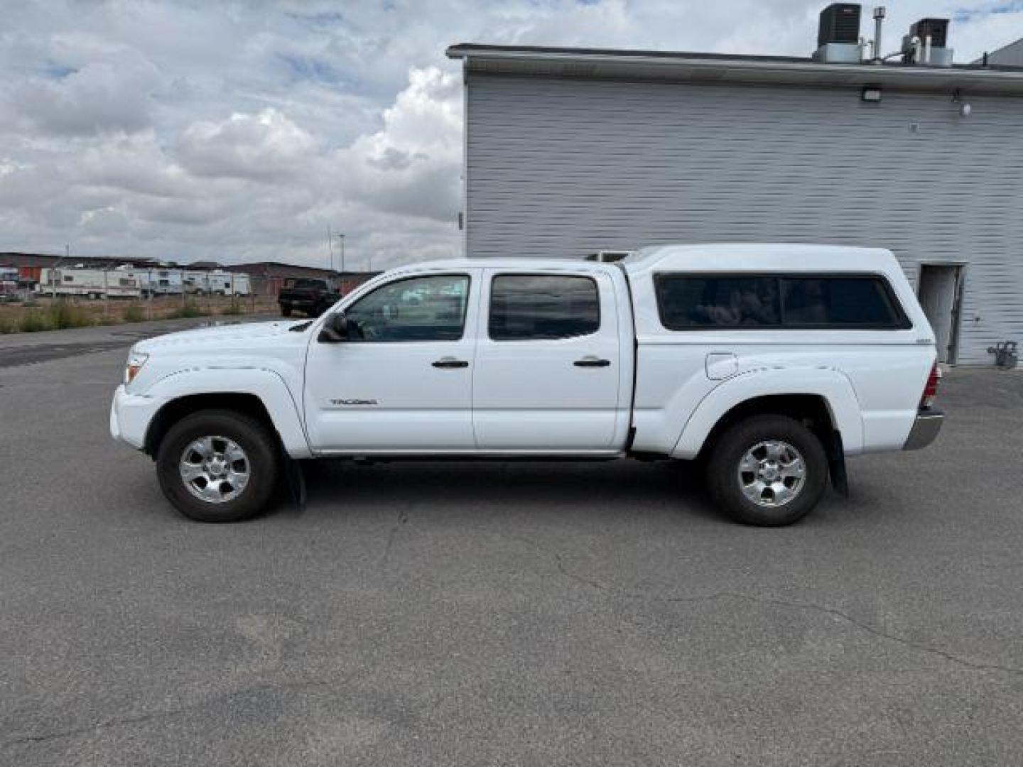 2014 Super White /Graphite Toyota Tacoma (3TMMU4FN9EM) with an 4L V-6 DOHC engine, Automatic transmission, located at 1175 N Woodruff Ave, Idaho Falls, ID, 83401, 43.506901, -111.999657 - Photo#21