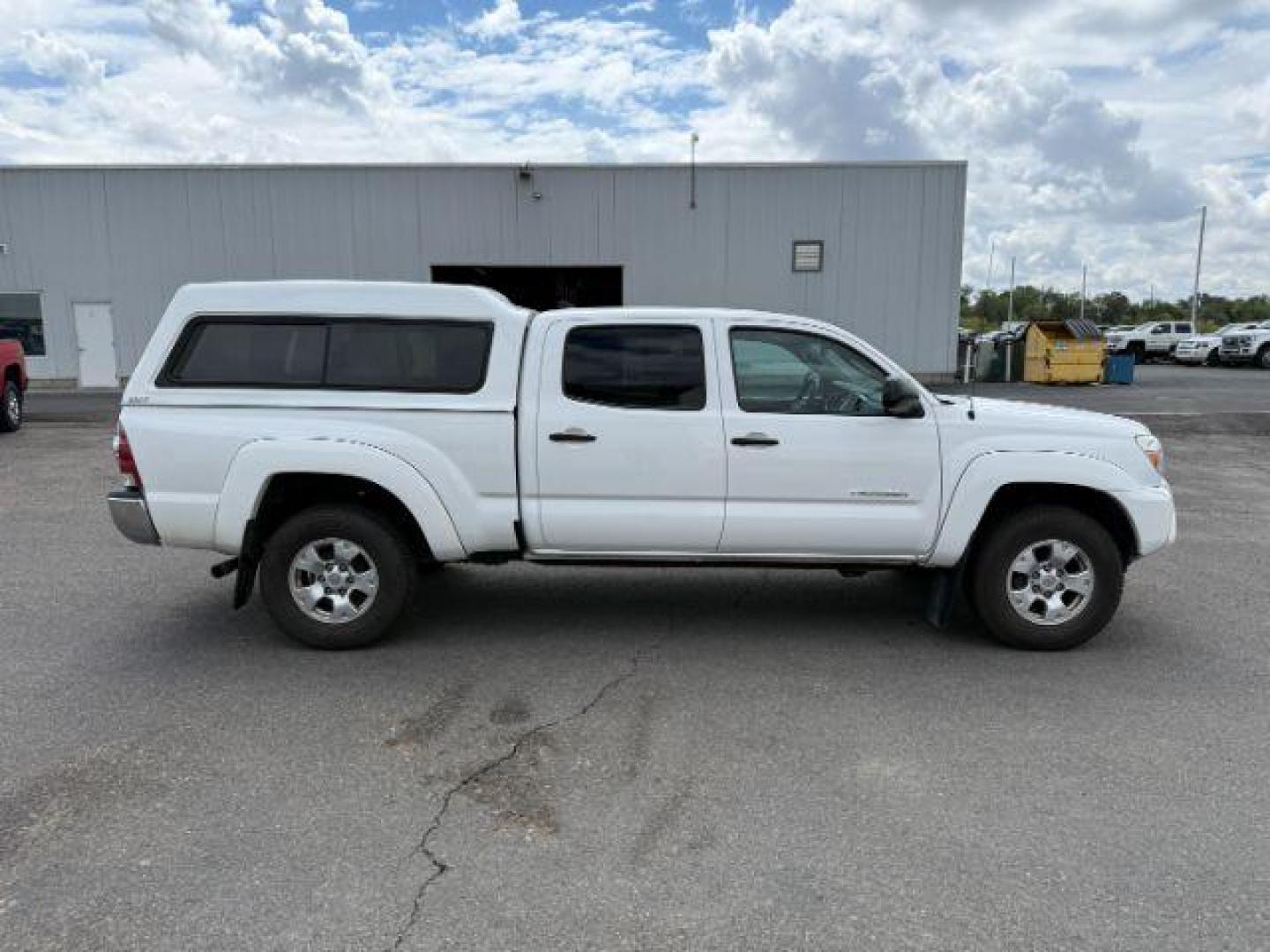 2014 Super White /Graphite Toyota Tacoma (3TMMU4FN9EM) with an 4L V-6 DOHC engine, Automatic transmission, located at 1175 N Woodruff Ave, Idaho Falls, ID, 83401, 43.506901, -111.999657 - Photo#26