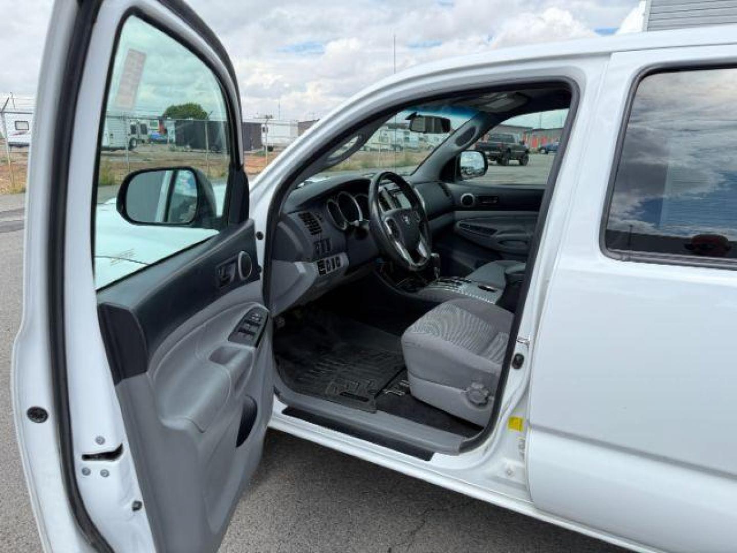 2014 Super White /Graphite Toyota Tacoma (3TMMU4FN9EM) with an 4L V-6 DOHC engine, Automatic transmission, located at 1175 N Woodruff Ave, Idaho Falls, ID, 83401, 43.506901, -111.999657 - Photo#30