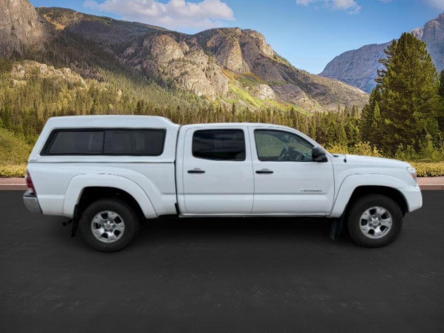 2014 Super White /Graphite Toyota Tacoma (3TMMU4FN9EM) with an 4L V-6 DOHC engine, Automatic transmission, located at 1175 N Woodruff Ave, Idaho Falls, ID, 83401, 43.506901, -111.999657 - Photo#6