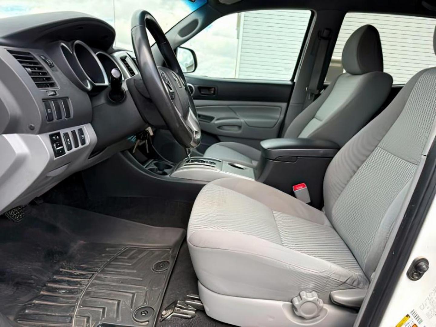 2014 Super White /Graphite Toyota Tacoma (3TMMU4FN9EM) with an 4L V-6 DOHC engine, Automatic transmission, located at 1175 N Woodruff Ave, Idaho Falls, ID, 83401, 43.506901, -111.999657 - Photo#11