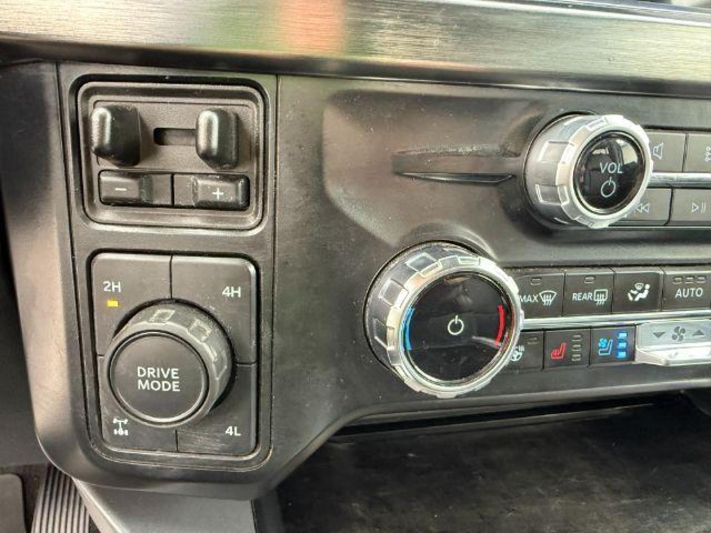 2024 SILVER /Black Onyx Ford F-350 (1FT8W3BM3RE) with an Powerstroke 67L V-8 diesel direct injection engine, Automatic transmission, located at 1175 N Woodruff Ave, Idaho Falls, ID, 83401, 43.506901, -111.999657 - At Timberline Auto, finding a great deal on your next vehicle is always easy! Our experienced sales staff's goal is to help find you the right vehicle at the right price! Our knowledgeable finance department has options for almost any credit score. We offer extended service contract options to prote - Photo#38